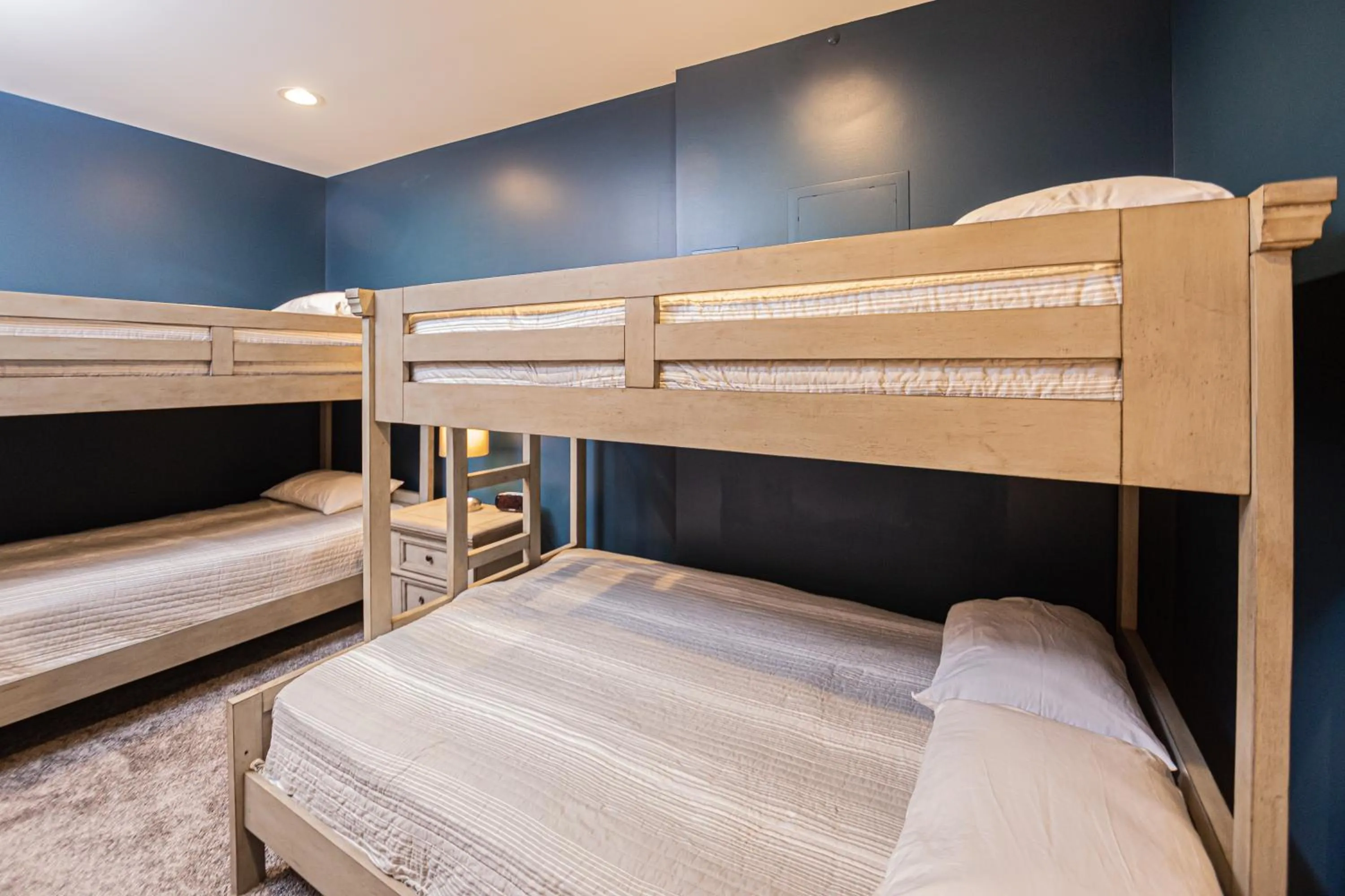 Property building, Bed in Space Mountain