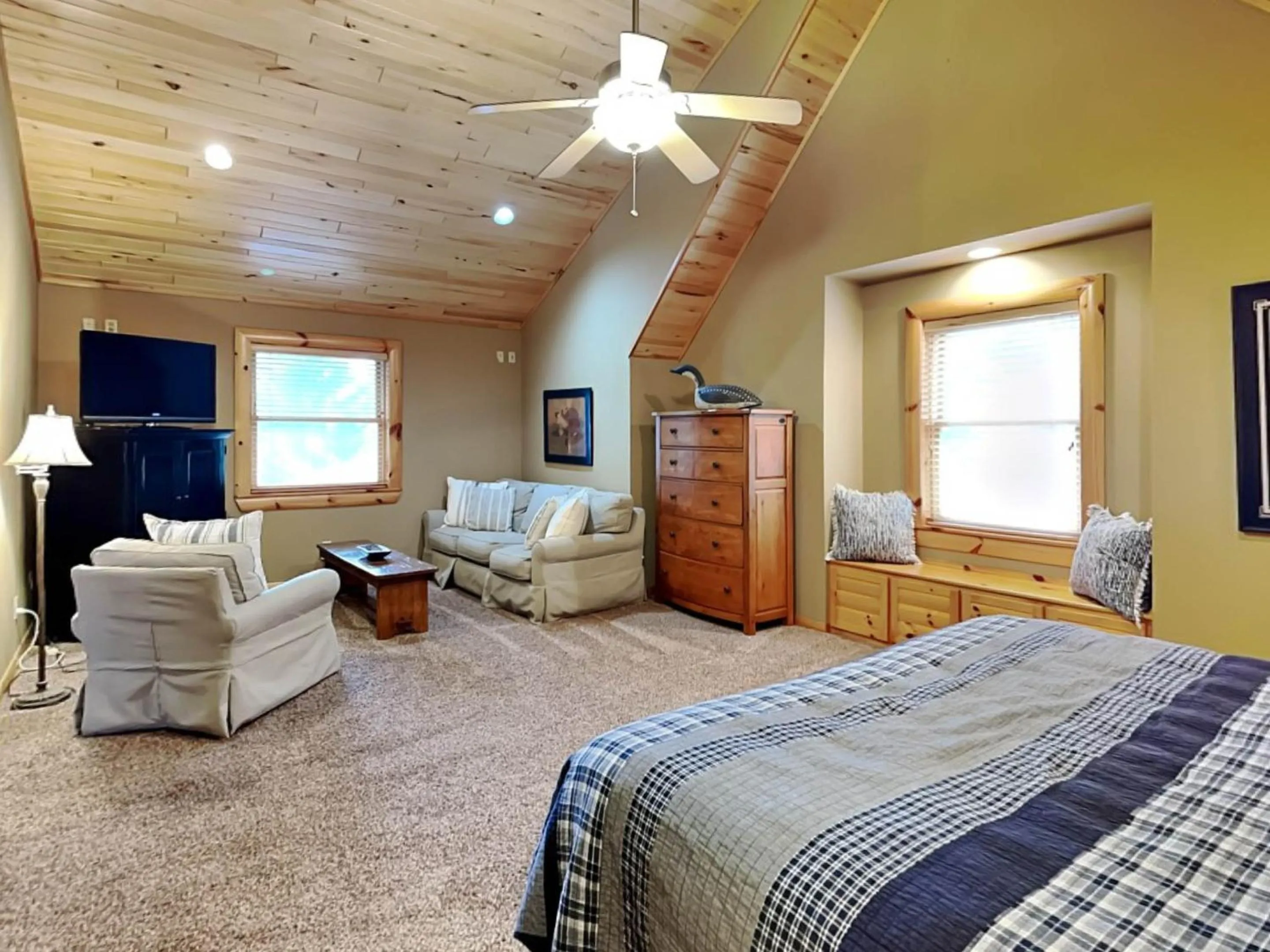 Bed in Bear Hollow Lodge