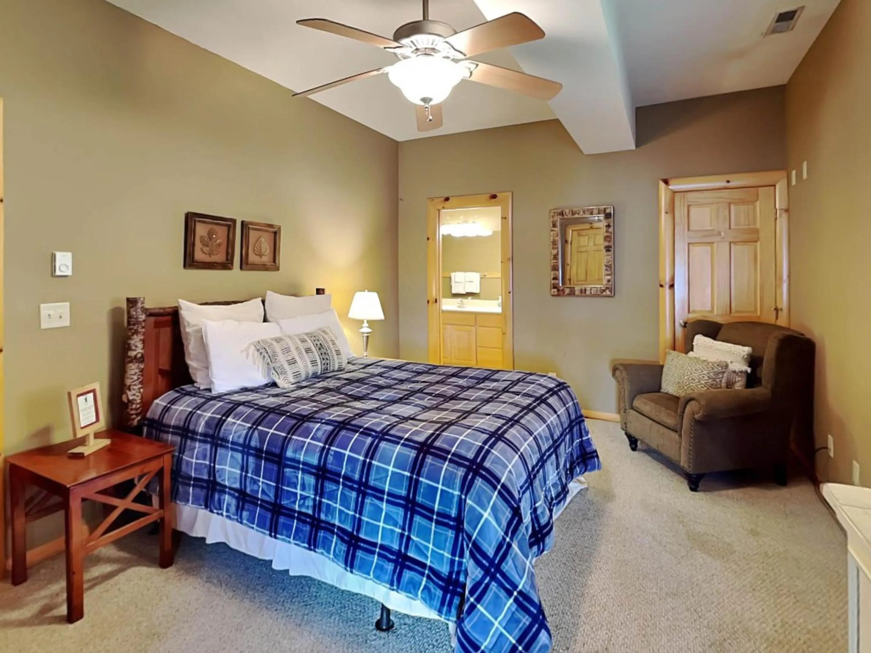 Bed in Bear Hollow Lodge