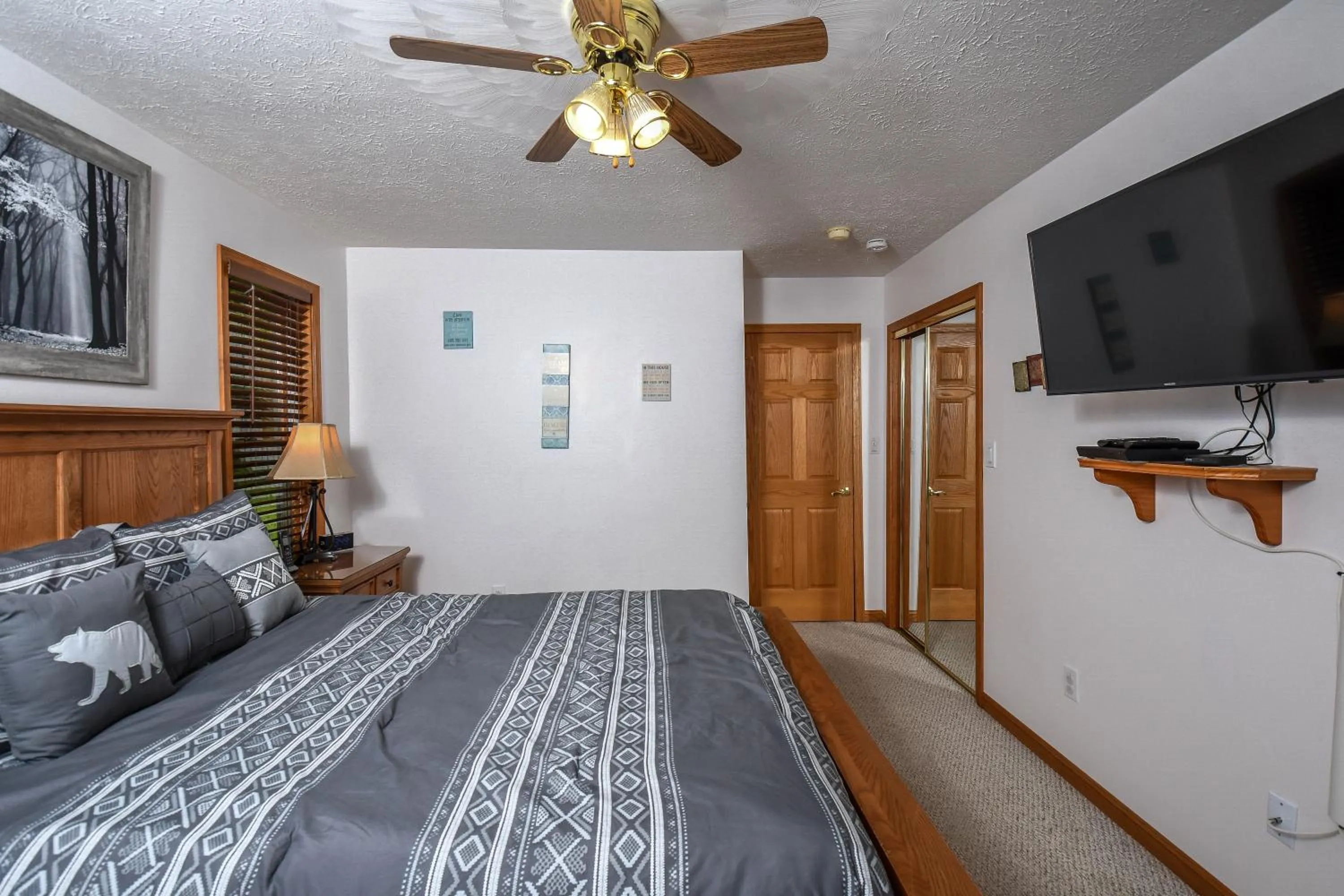 Property building, Bed in Beautiful Adventure