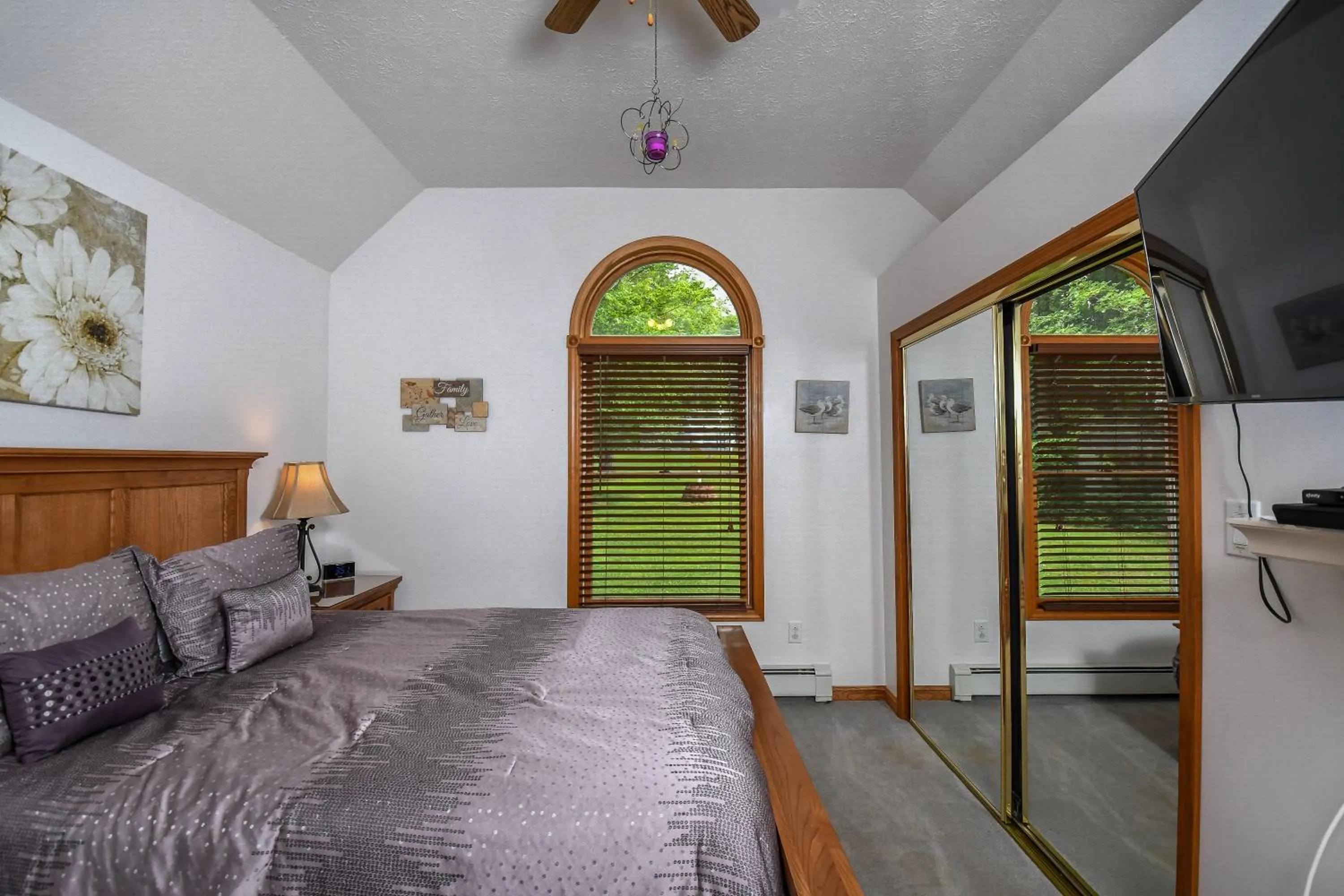 Property building, Bed in Beautiful Adventure