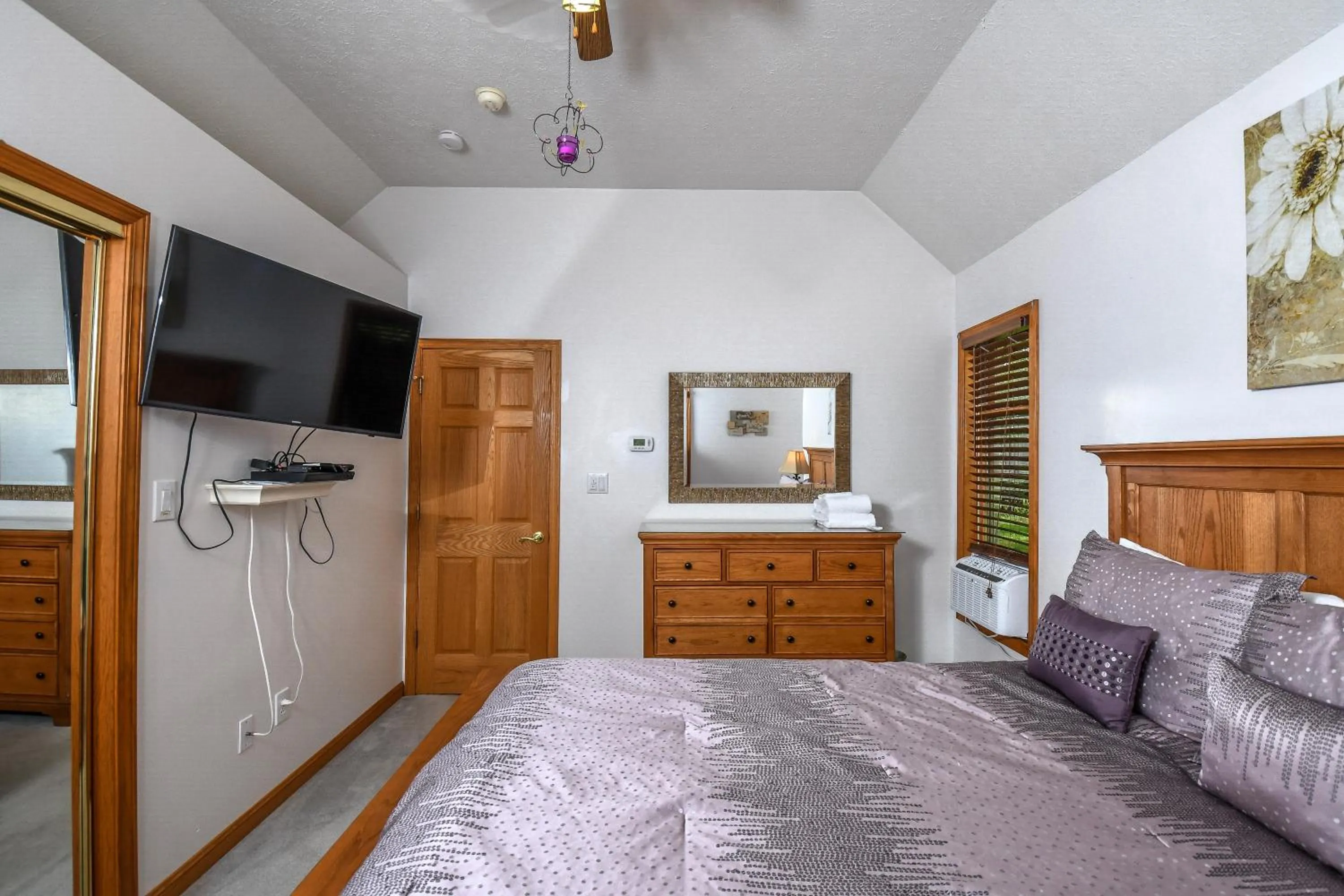 Property building, Bed in Beautiful Adventure