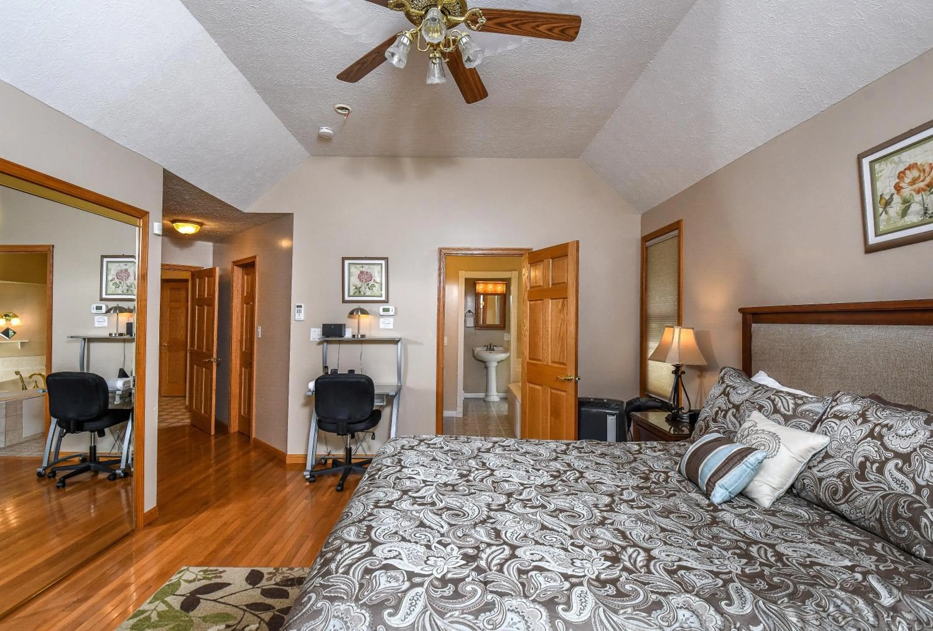 Property building, Bed in Beautiful Adventure