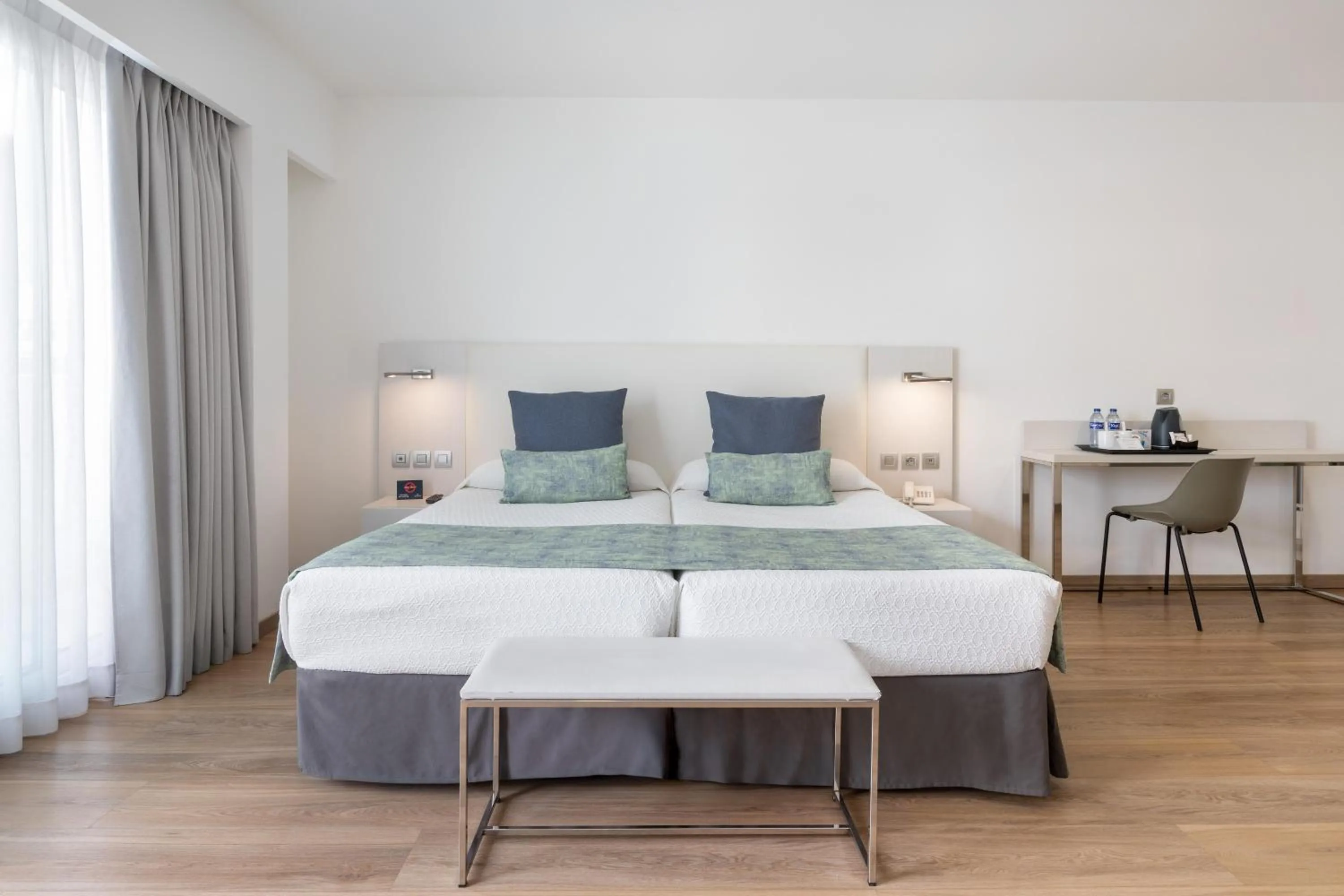 Photo of the whole room, Bed in Alexandre Troya