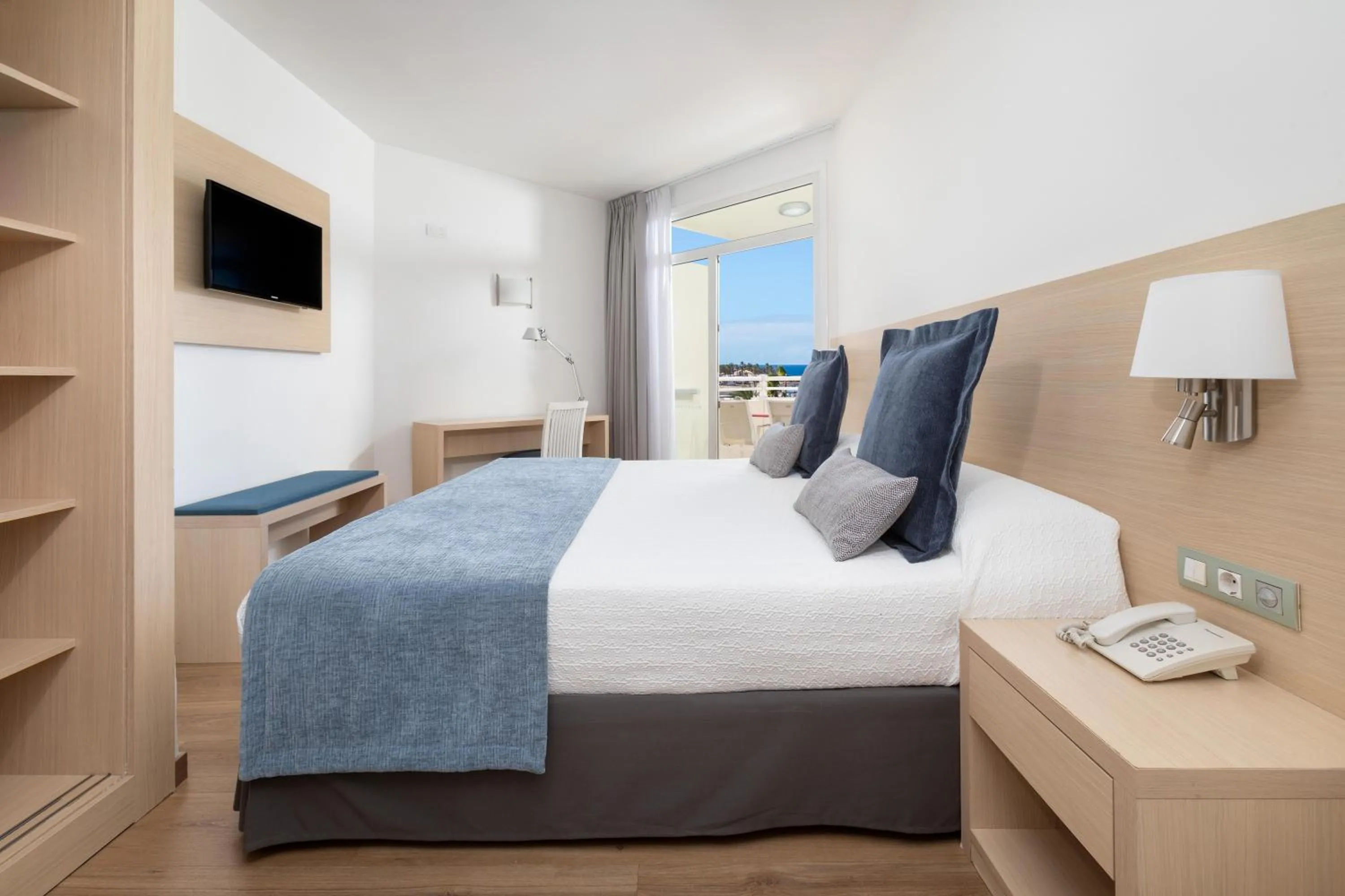 Photo of the whole room, Bed in Alexandre Troya