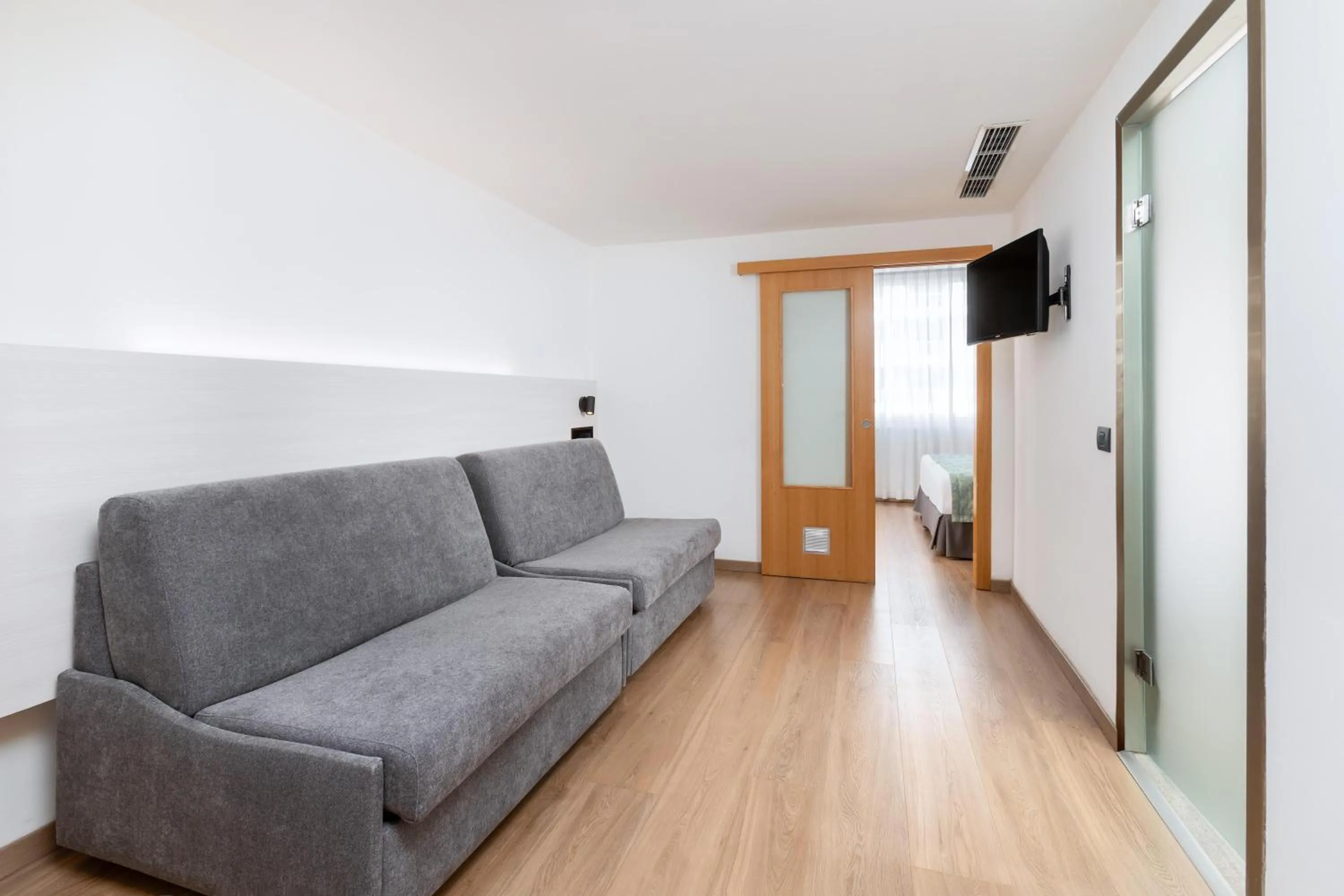 Photo of the whole room in Alexandre Troya