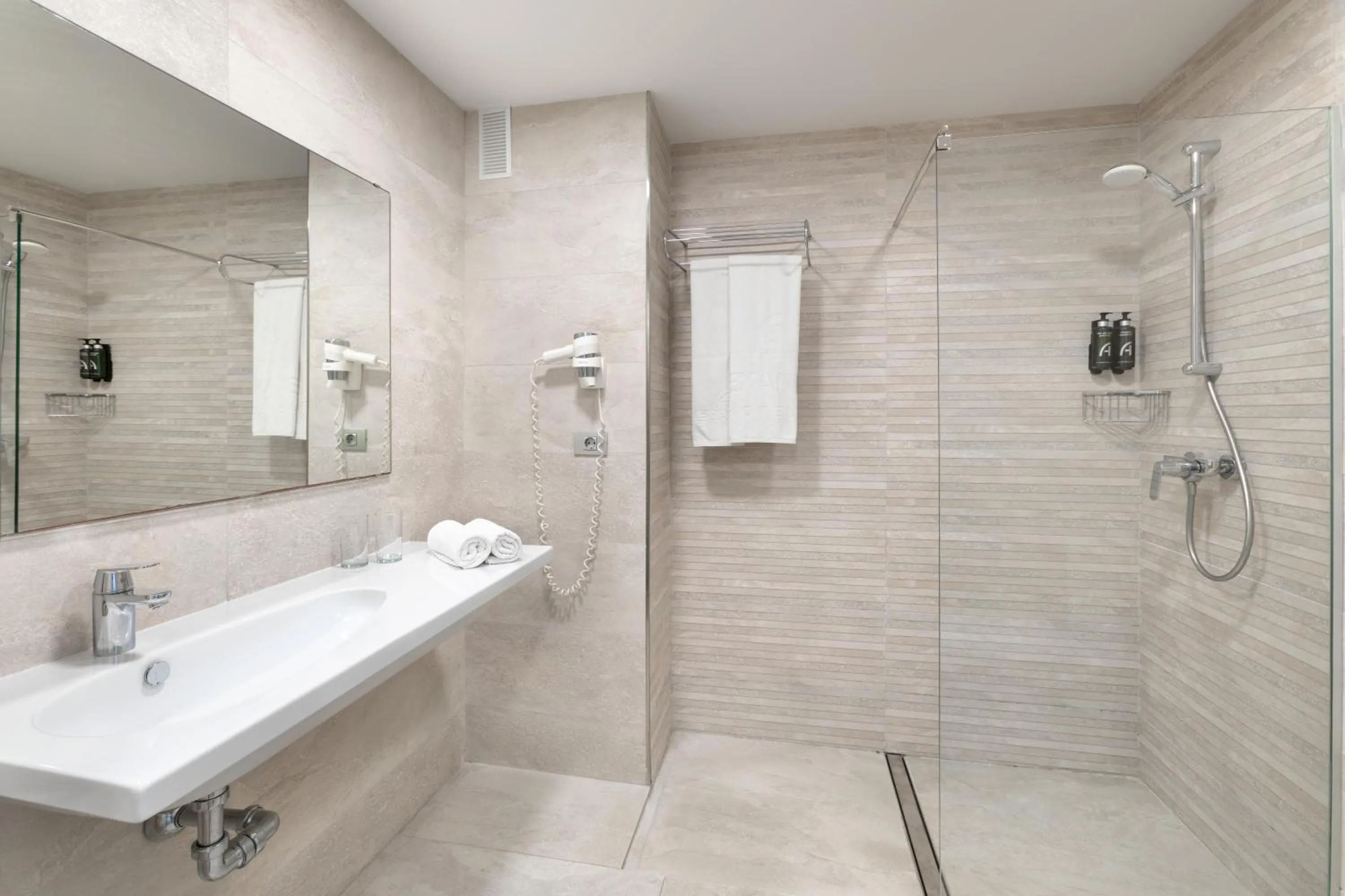 Shower in Alexandre Troya