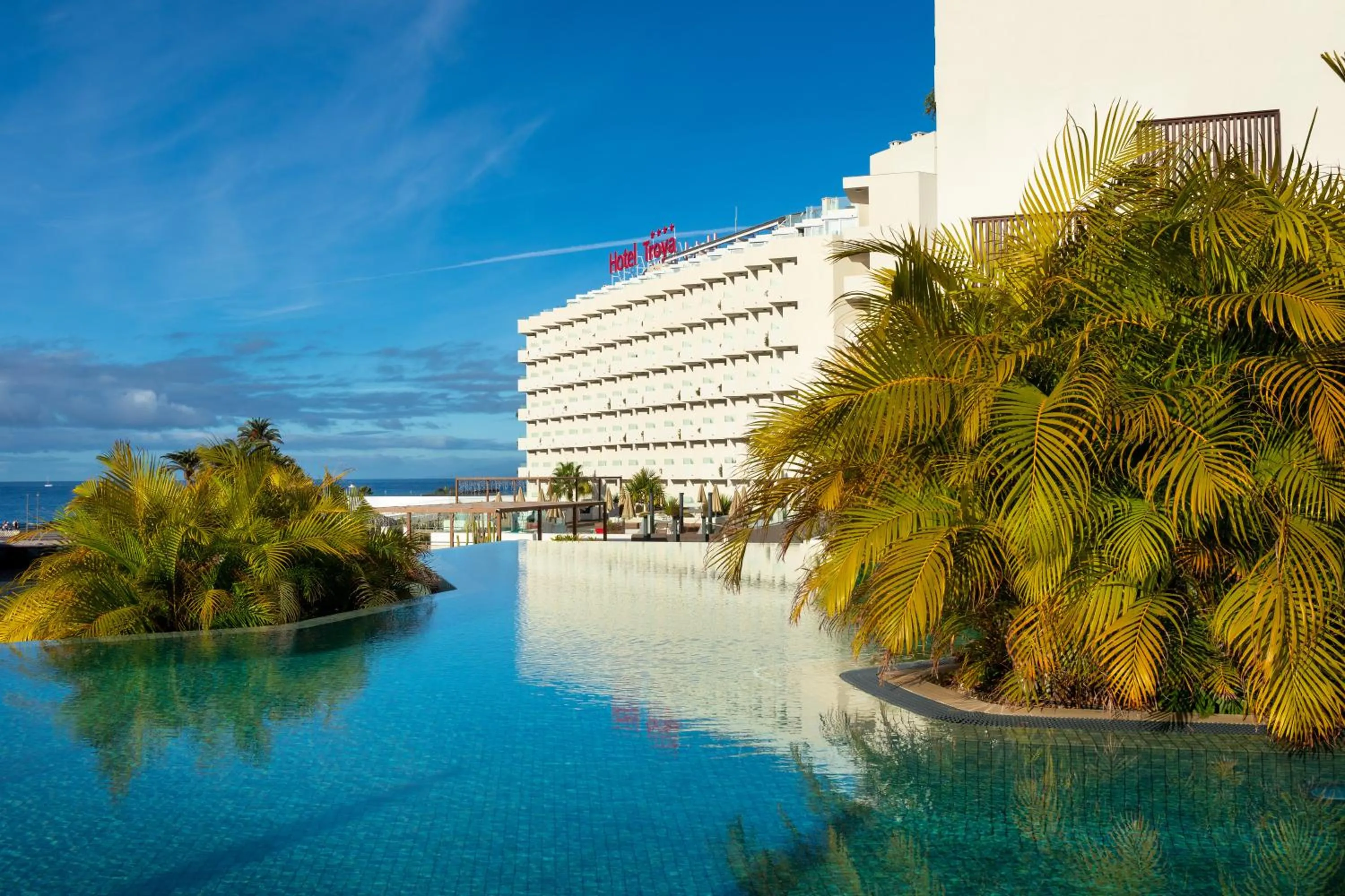 Swimming pool in Alexandre Troya