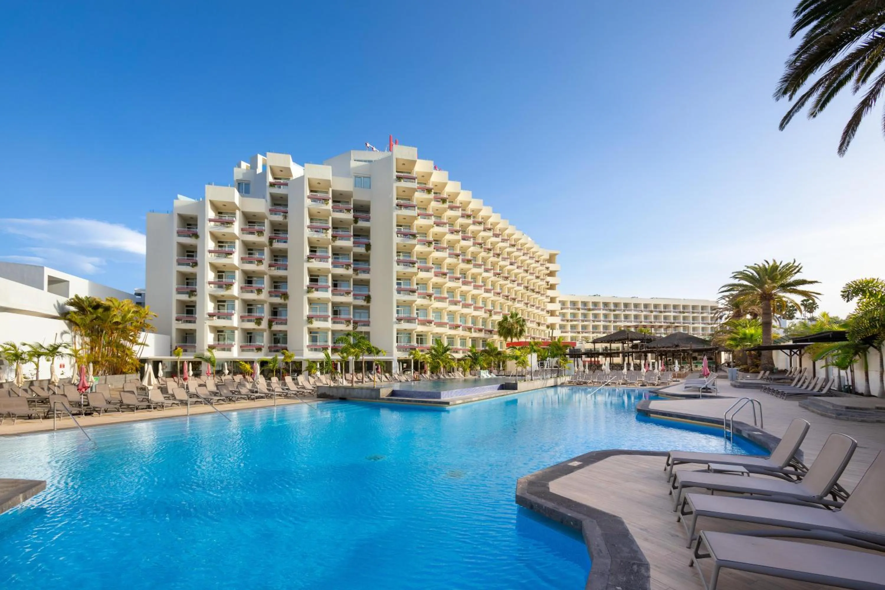 Swimming pool in Alexandre Troya