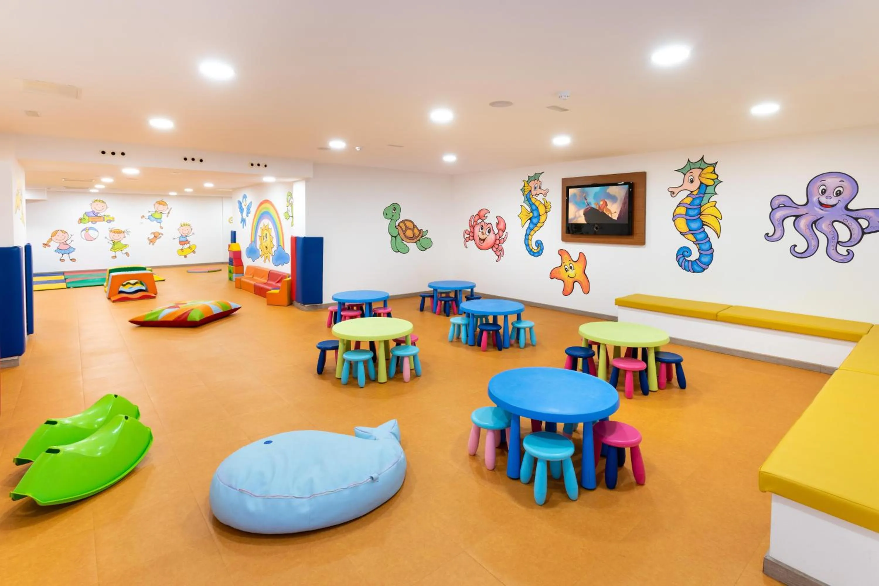 Kids's club in Alexandre Troya