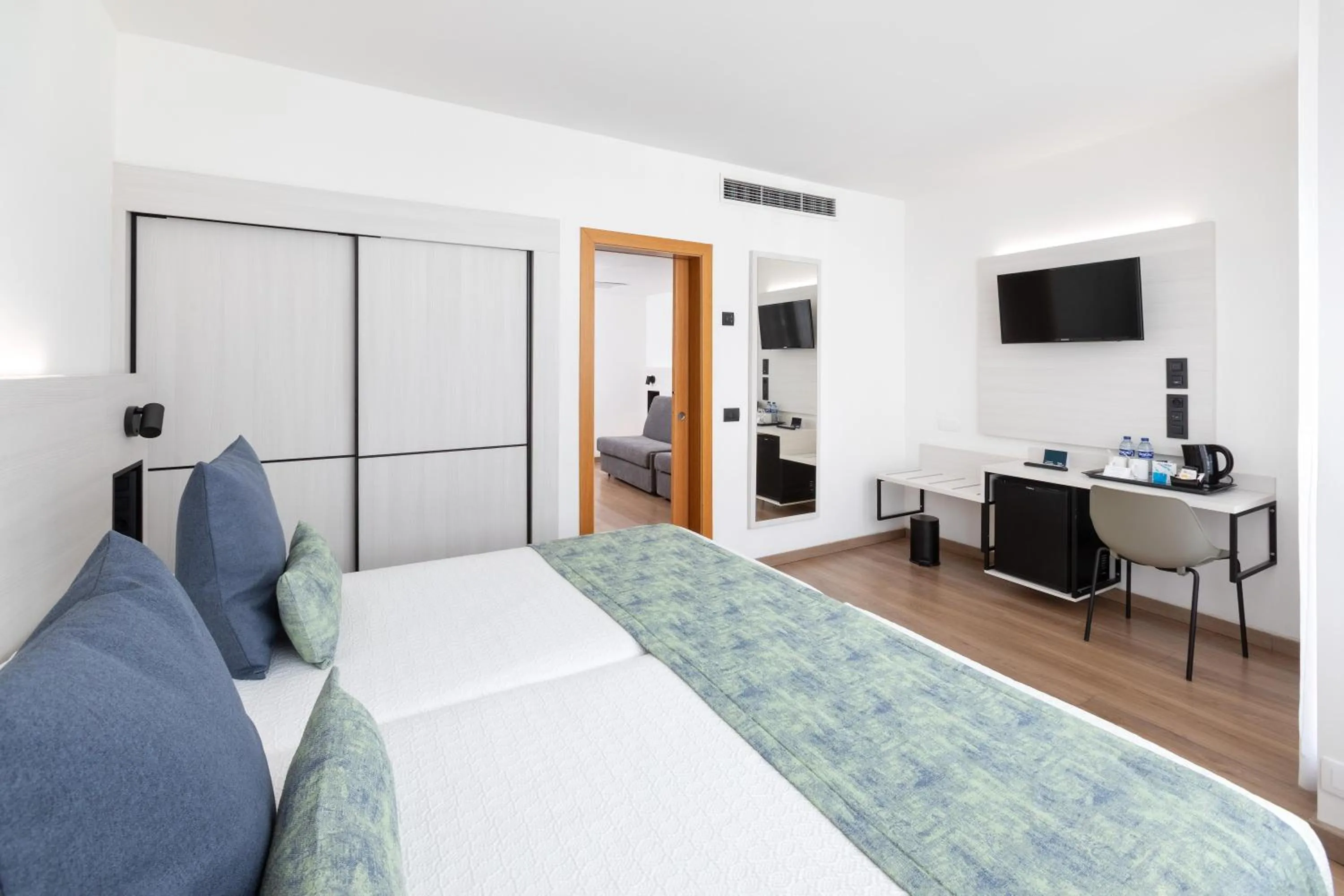 Photo of the whole room, Bed in Alexandre Troya