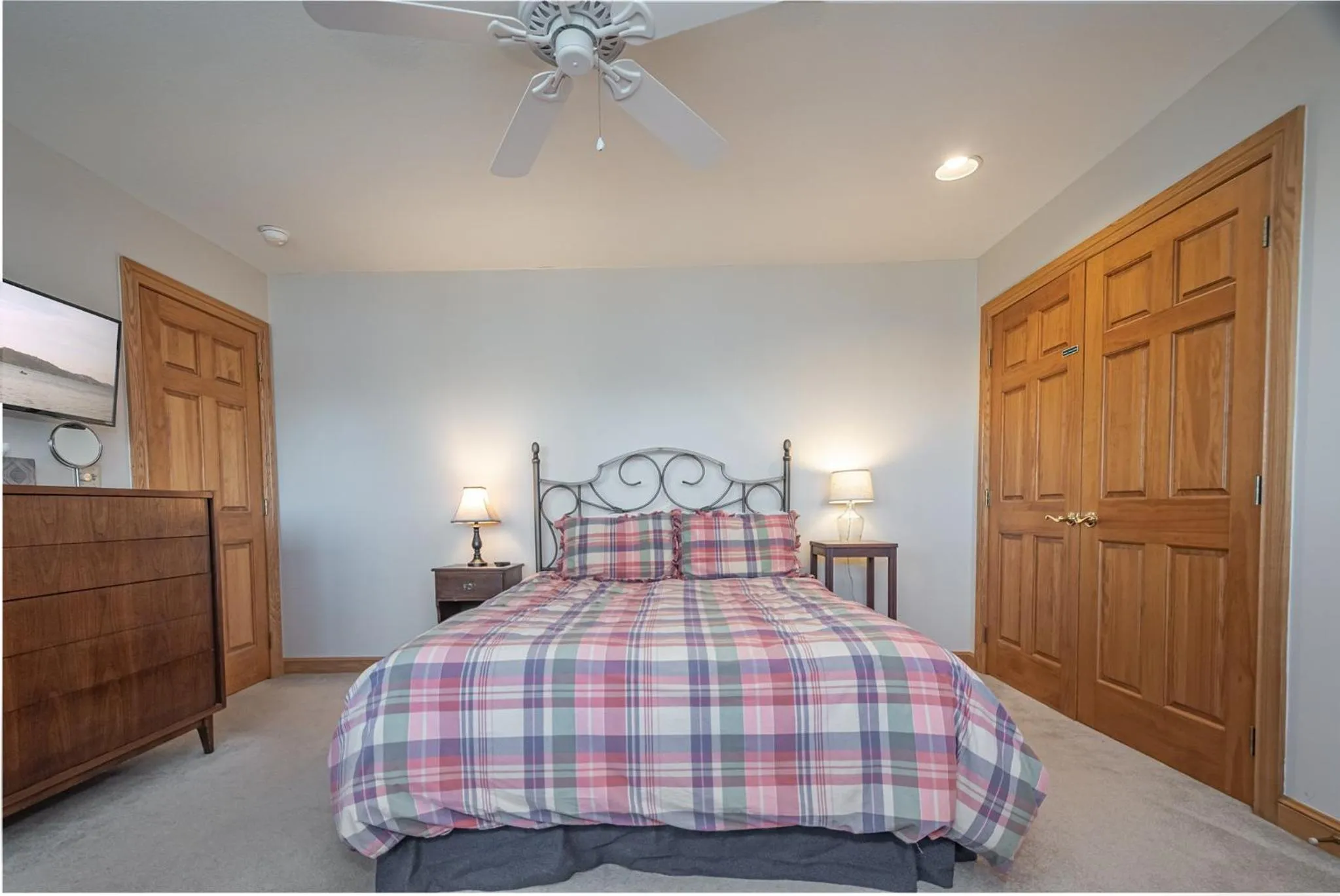 Property building, Bed in Johnny Appleseed