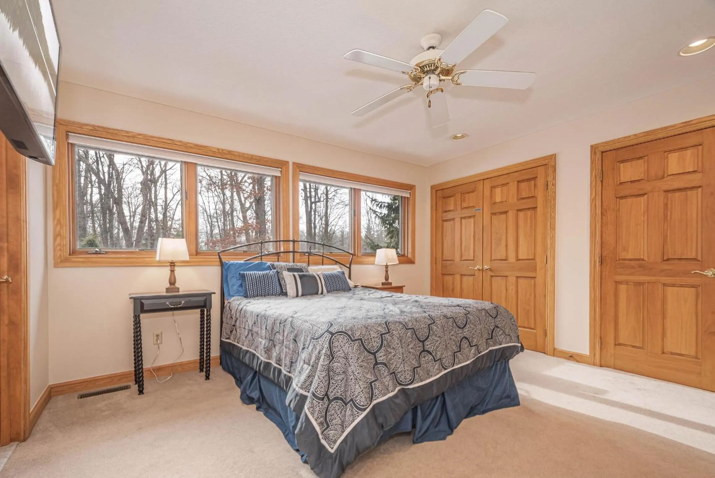 Property building, Bed in Johnny Appleseed