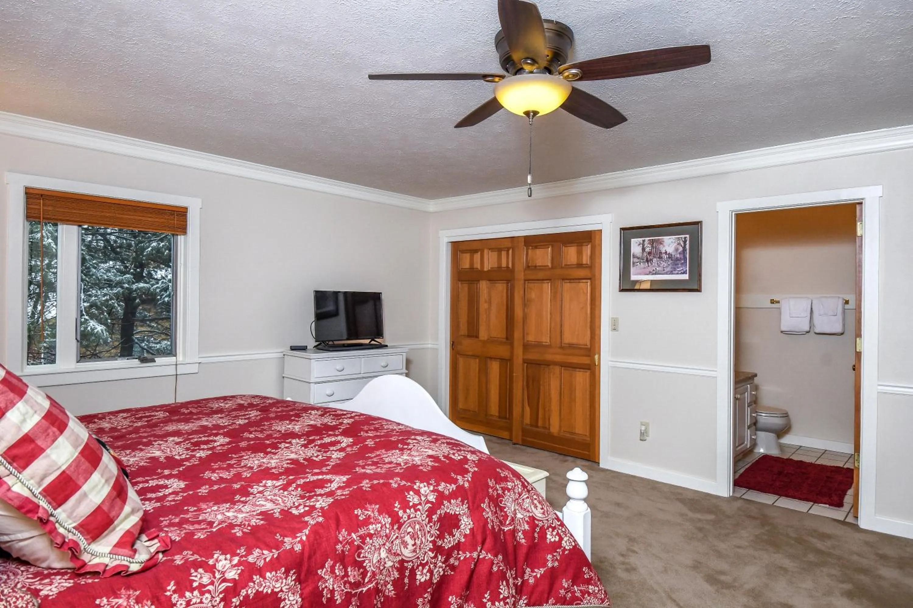 Bed in Shelby-on-the-Lake