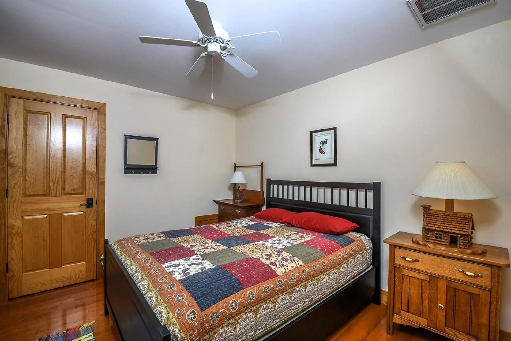 Property building, Bed in Hawk Mountain