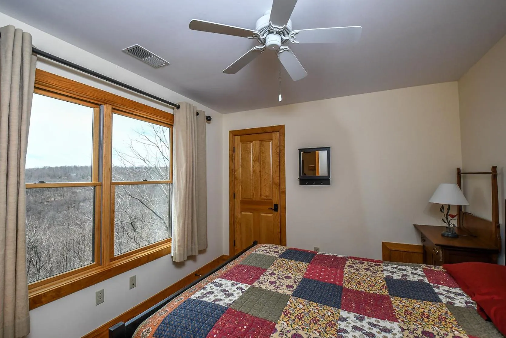 Property building, Bed in Hawk Mountain