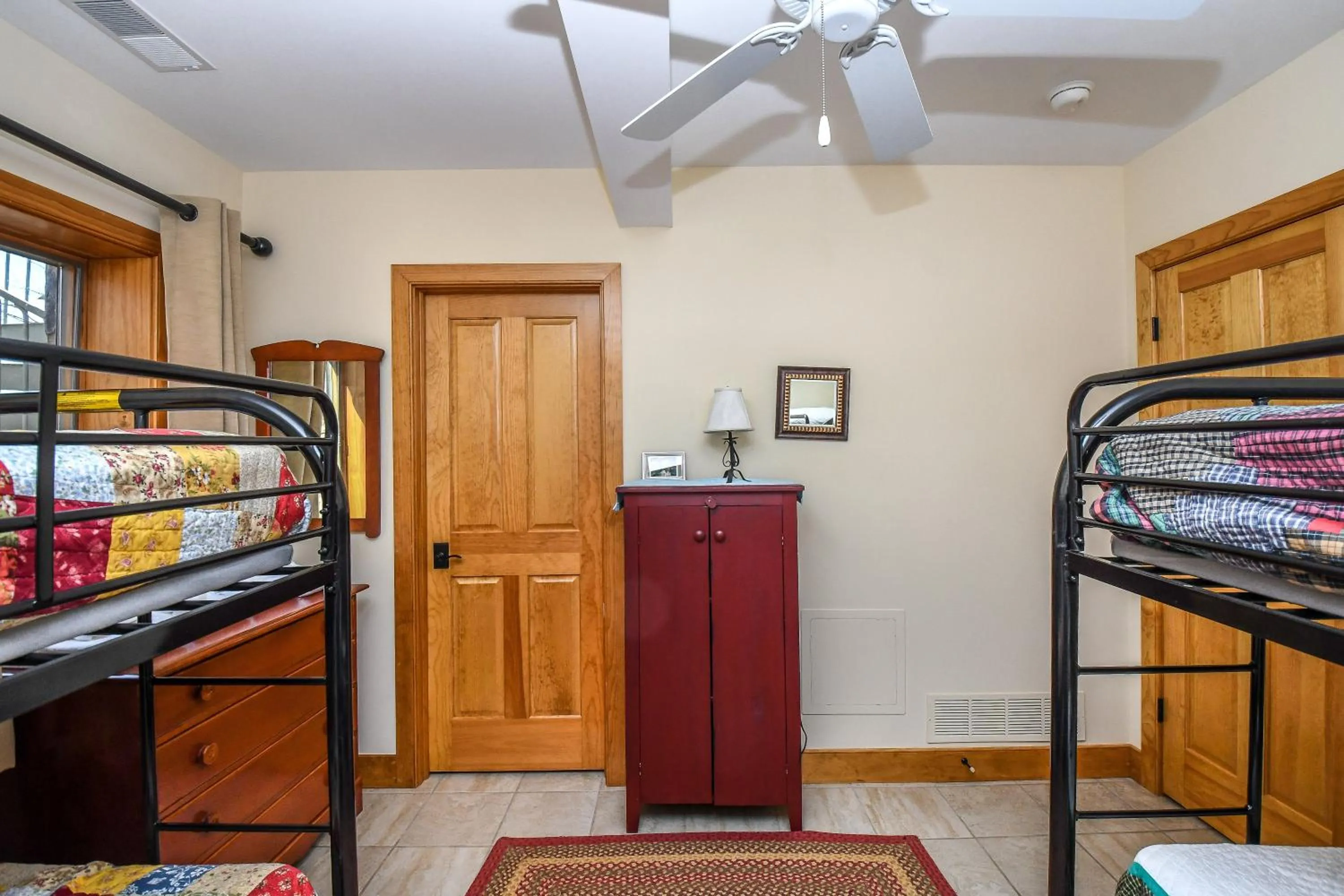 Property building, Bed in Hawk Mountain