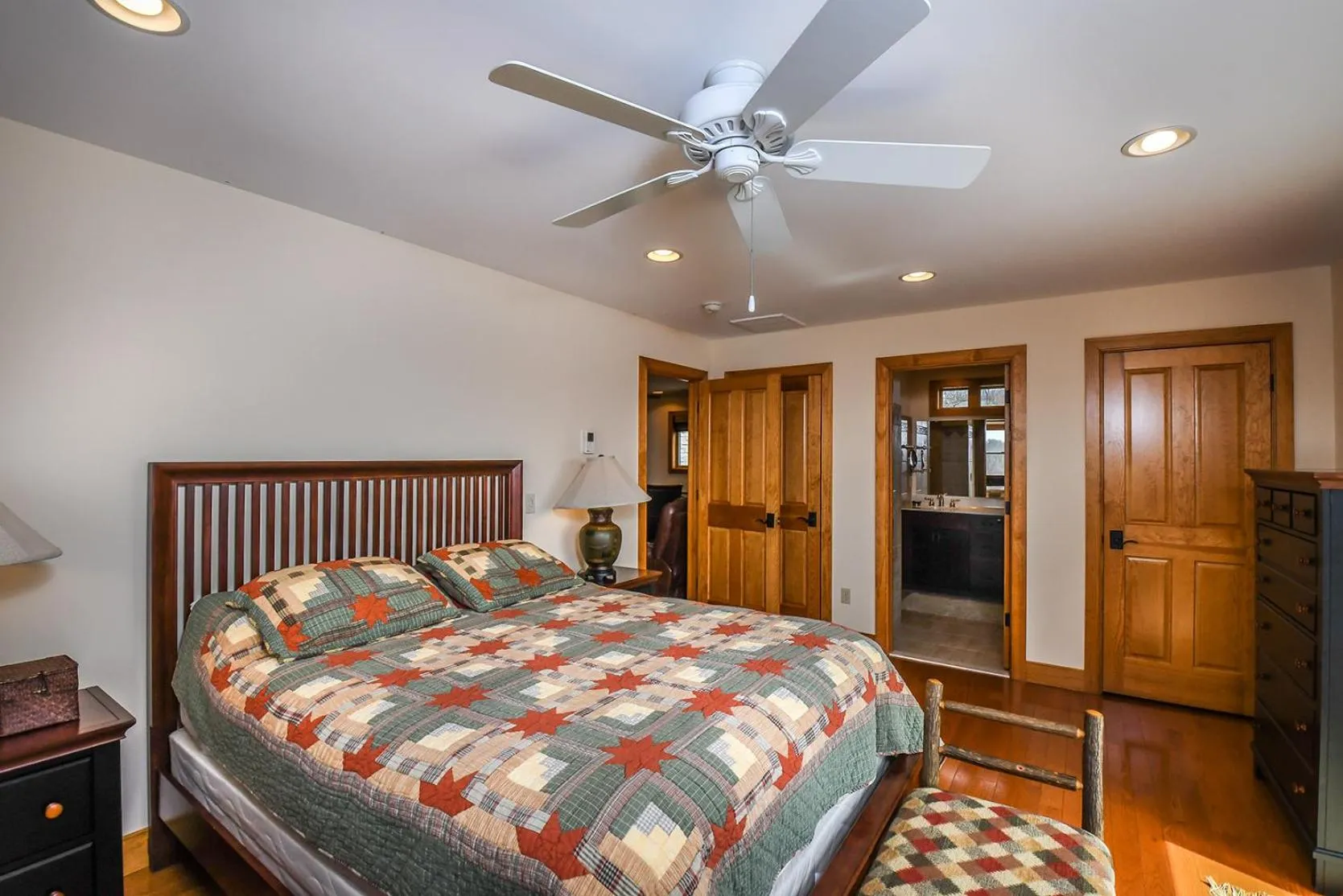 Property building, Bed in Hawk Mountain