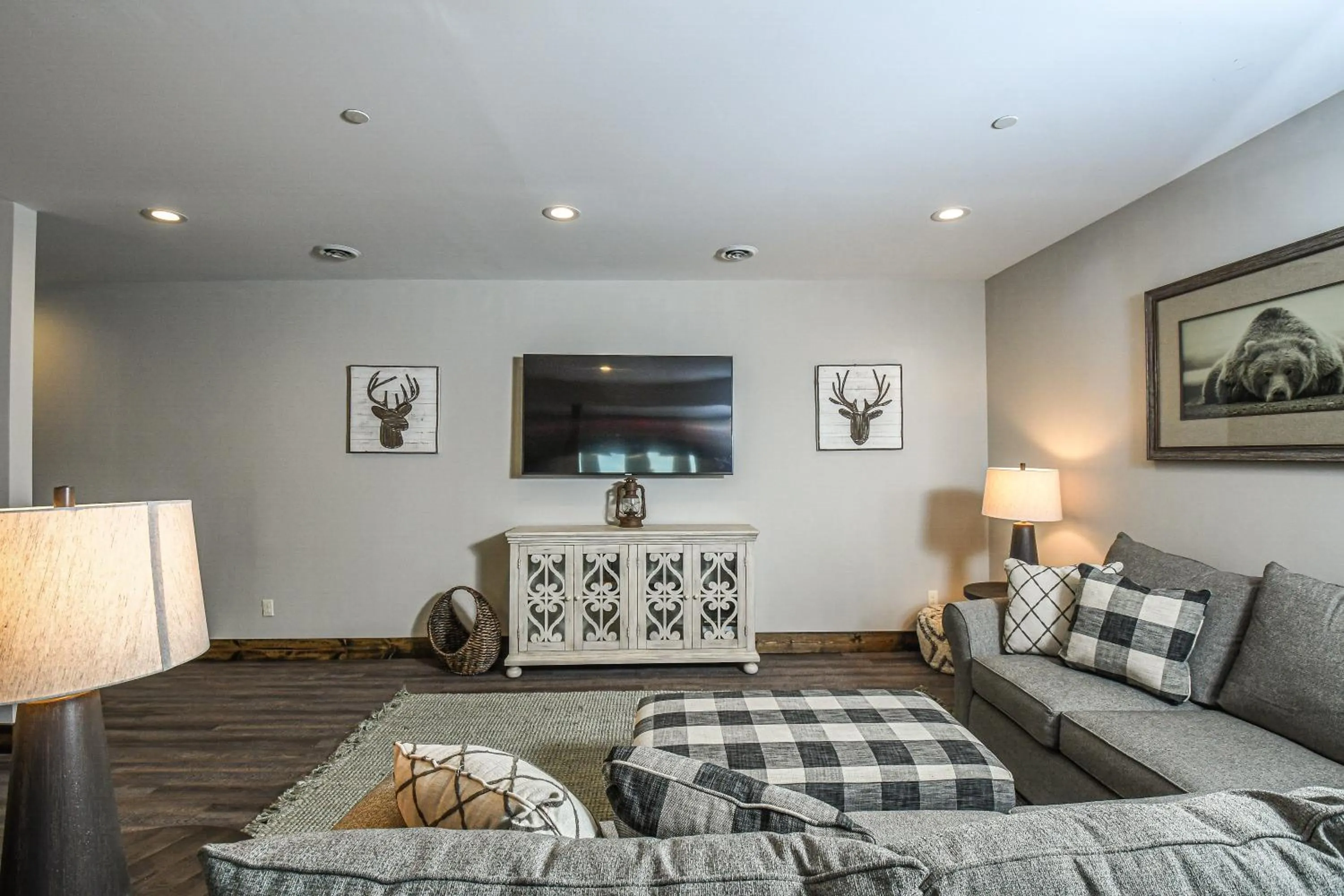 Property building, Bed in Above it All