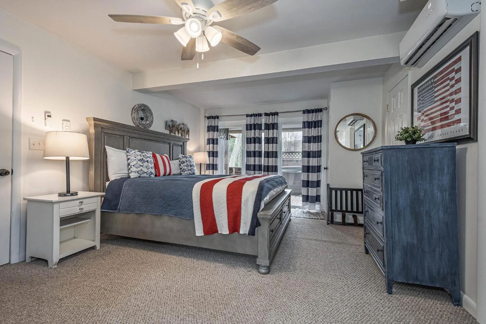 Bed in Lakeside Dreamin