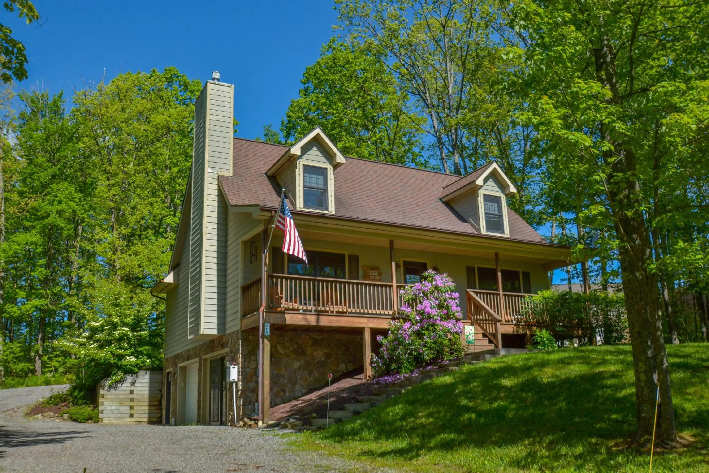 Property building in Sparkys Lodge