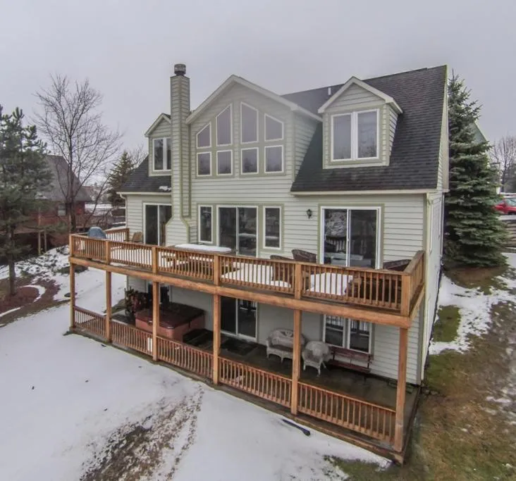 Property building in Duck Cove at Wisp