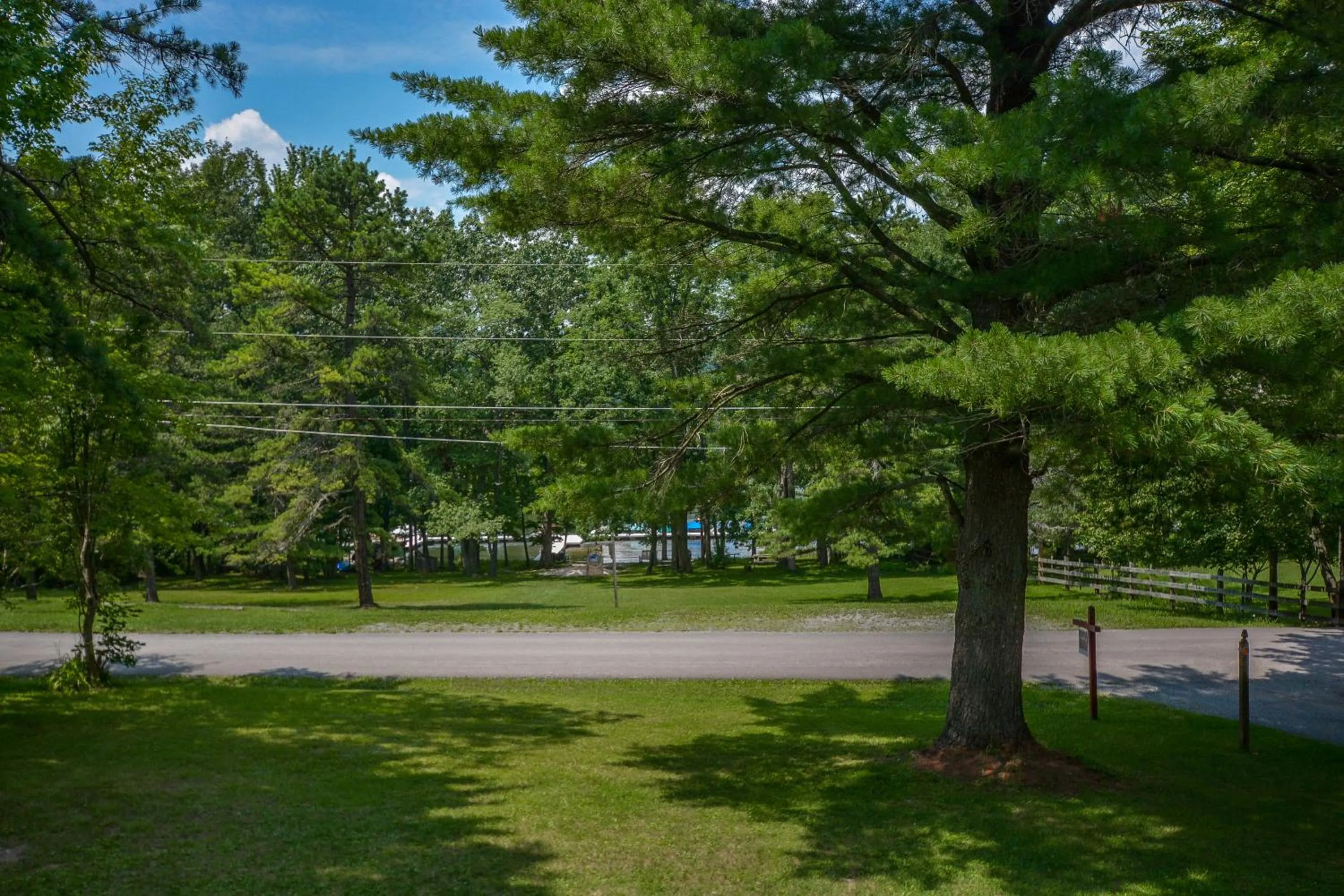 Property building in Lakeview Cottage
