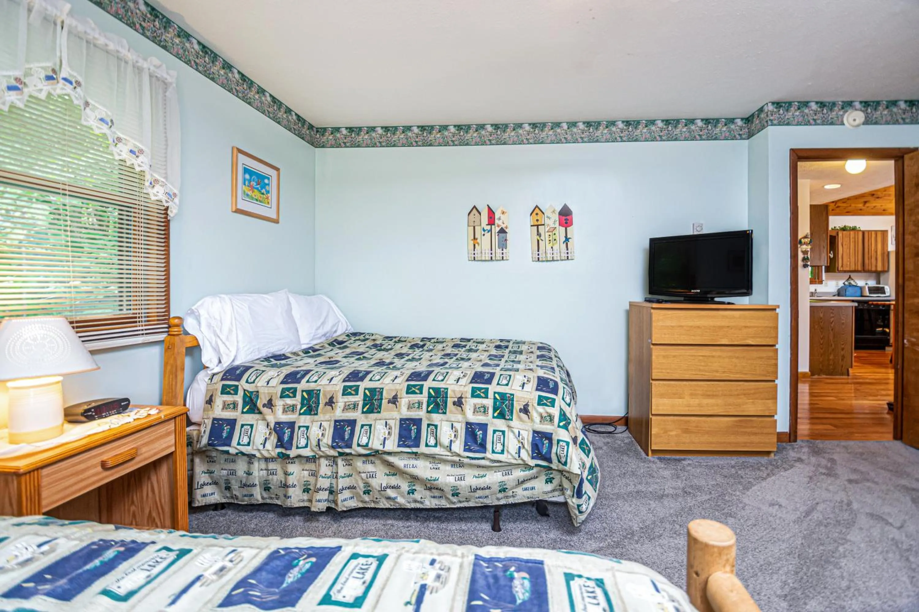 Property building, Bed in Home Sweet Cabin