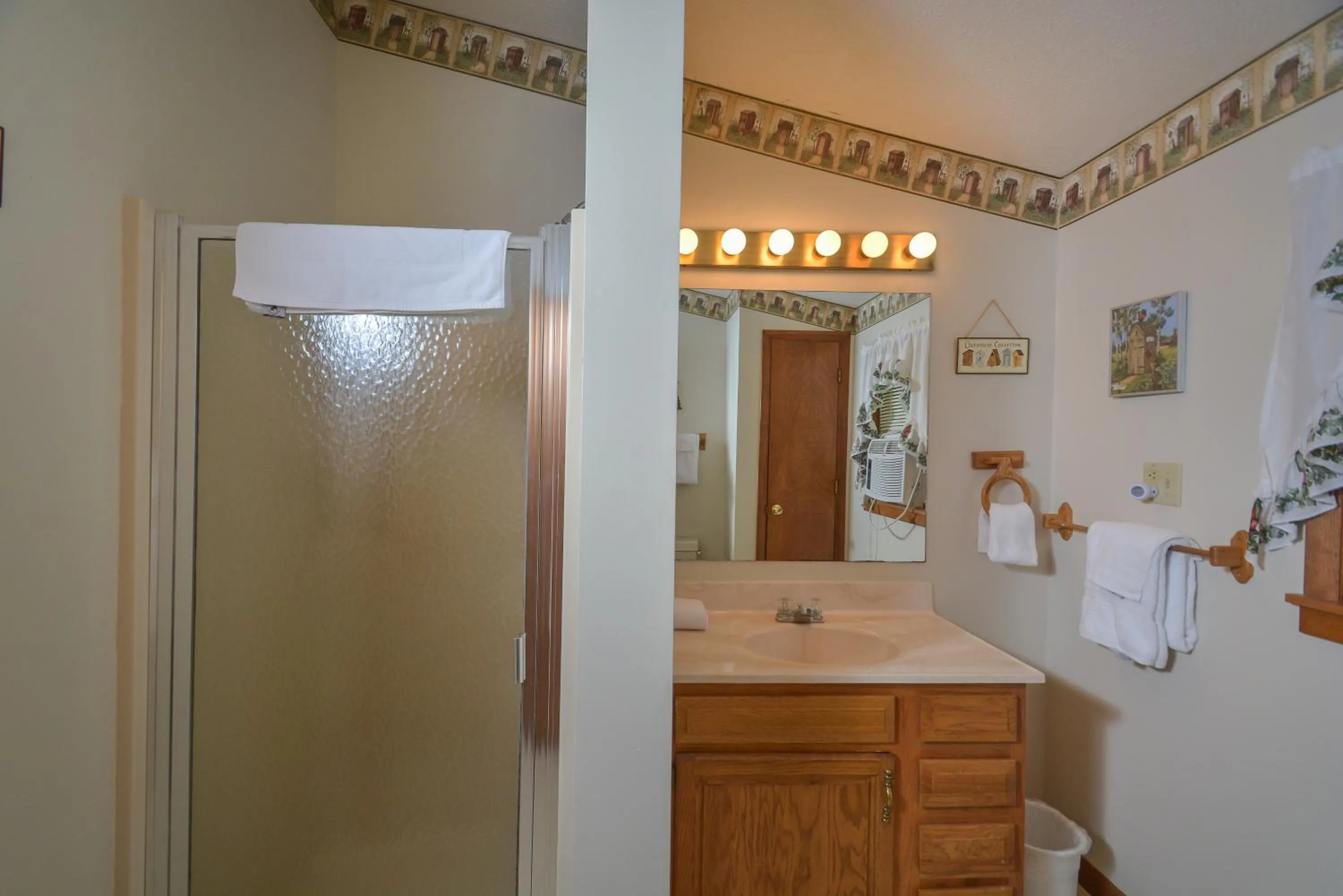 Property building in Home Sweet Cabin