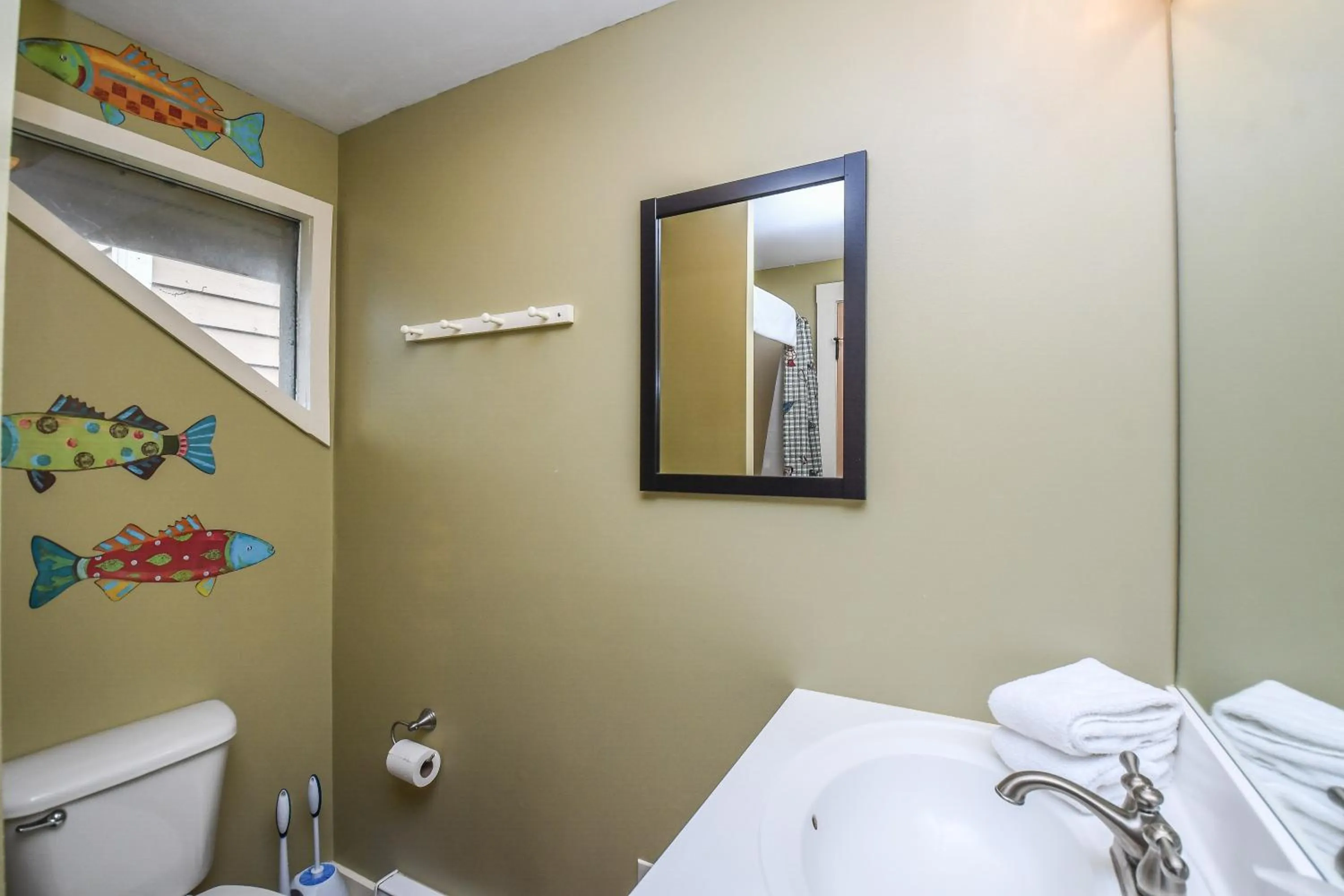 Property building, Bed in Hartwood Village 13