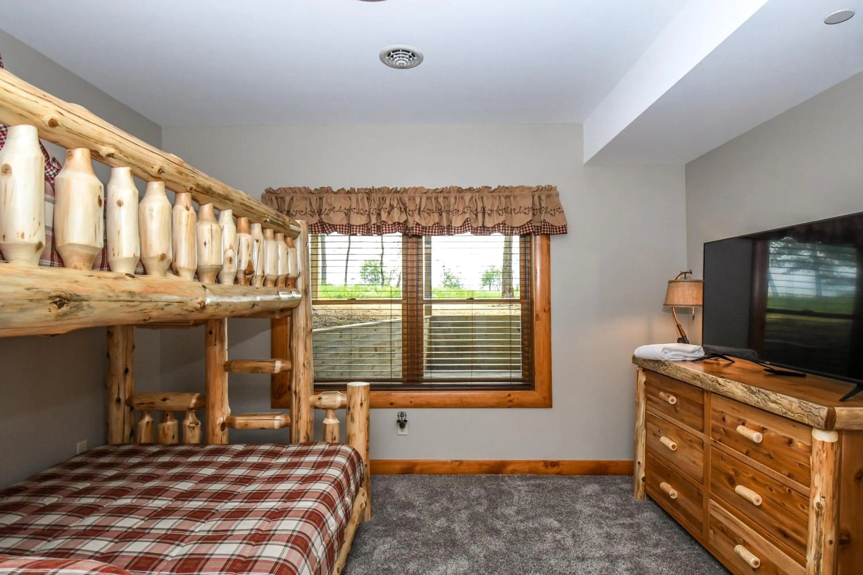 Property building, Bed in Eagle on 7