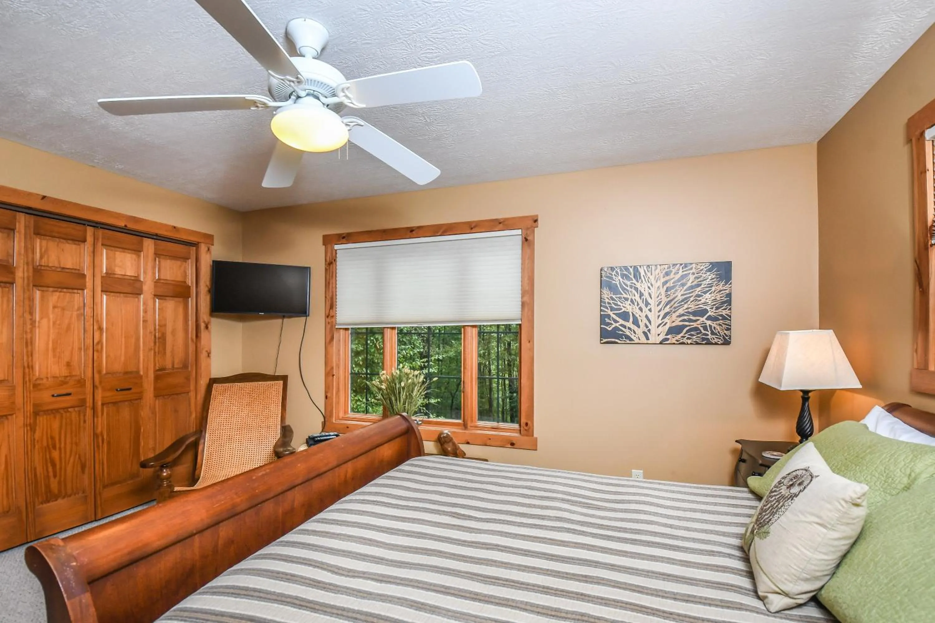 Property building, Bed in Bears Lair