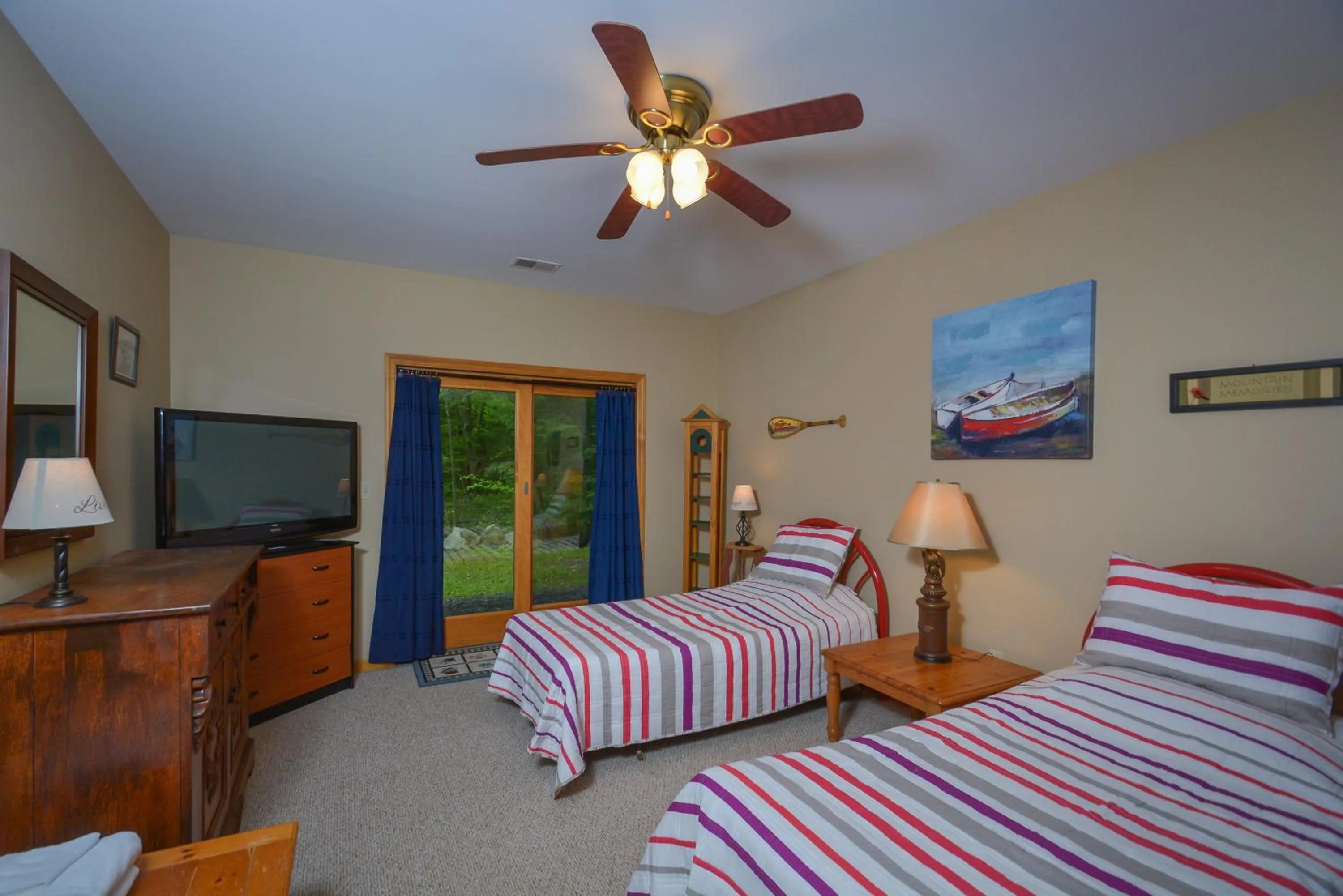 Property building, Bed in Lake House