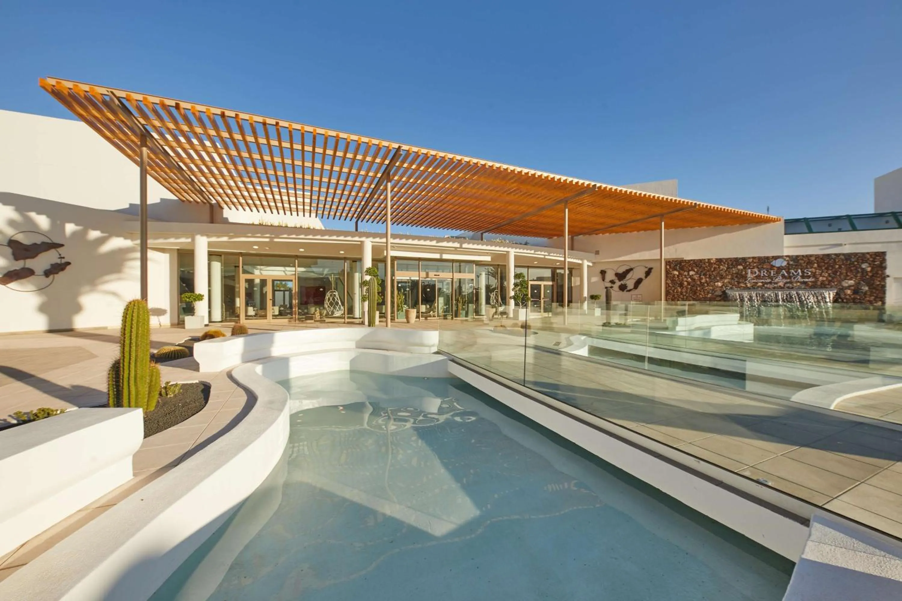 Swimming pool in Dreams Lanzarote Playa Dorada Resort & Spa