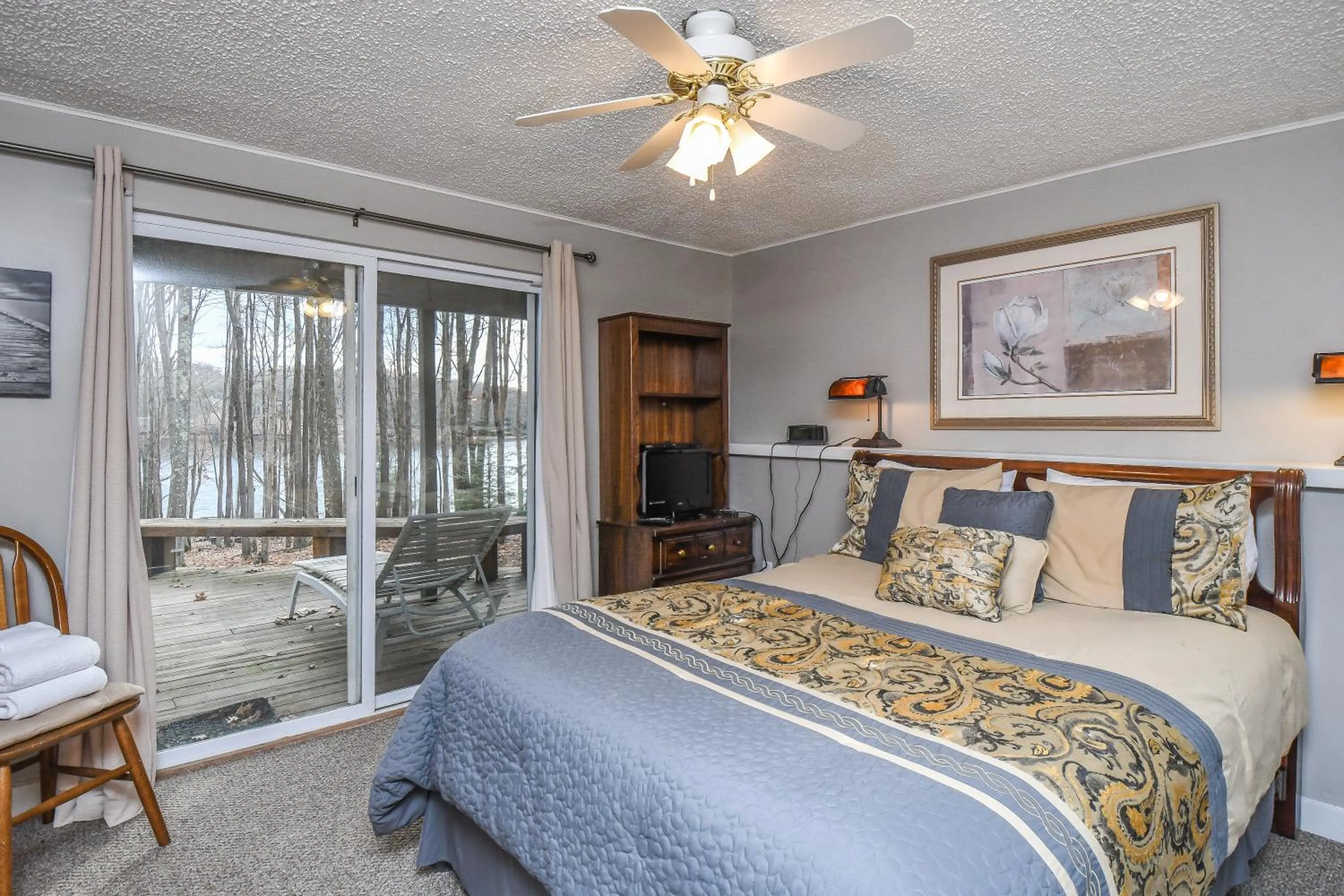 Property building, Bed in Donnas Choice