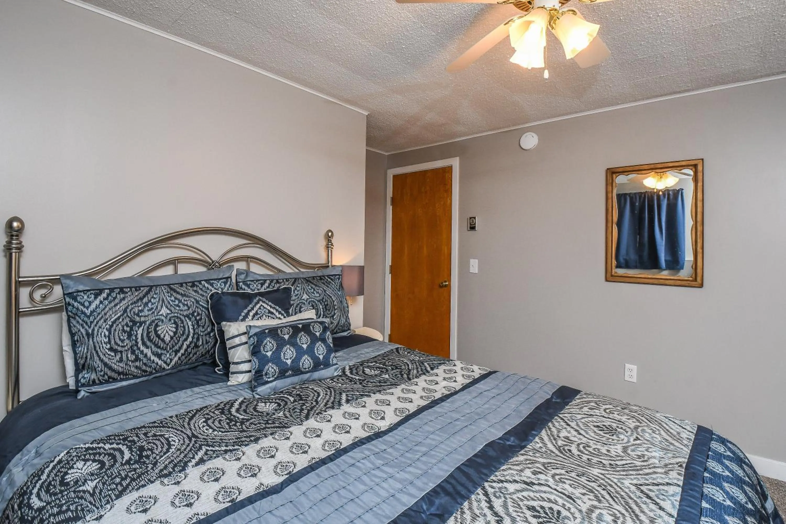 Property building, Bed in Donnas Choice