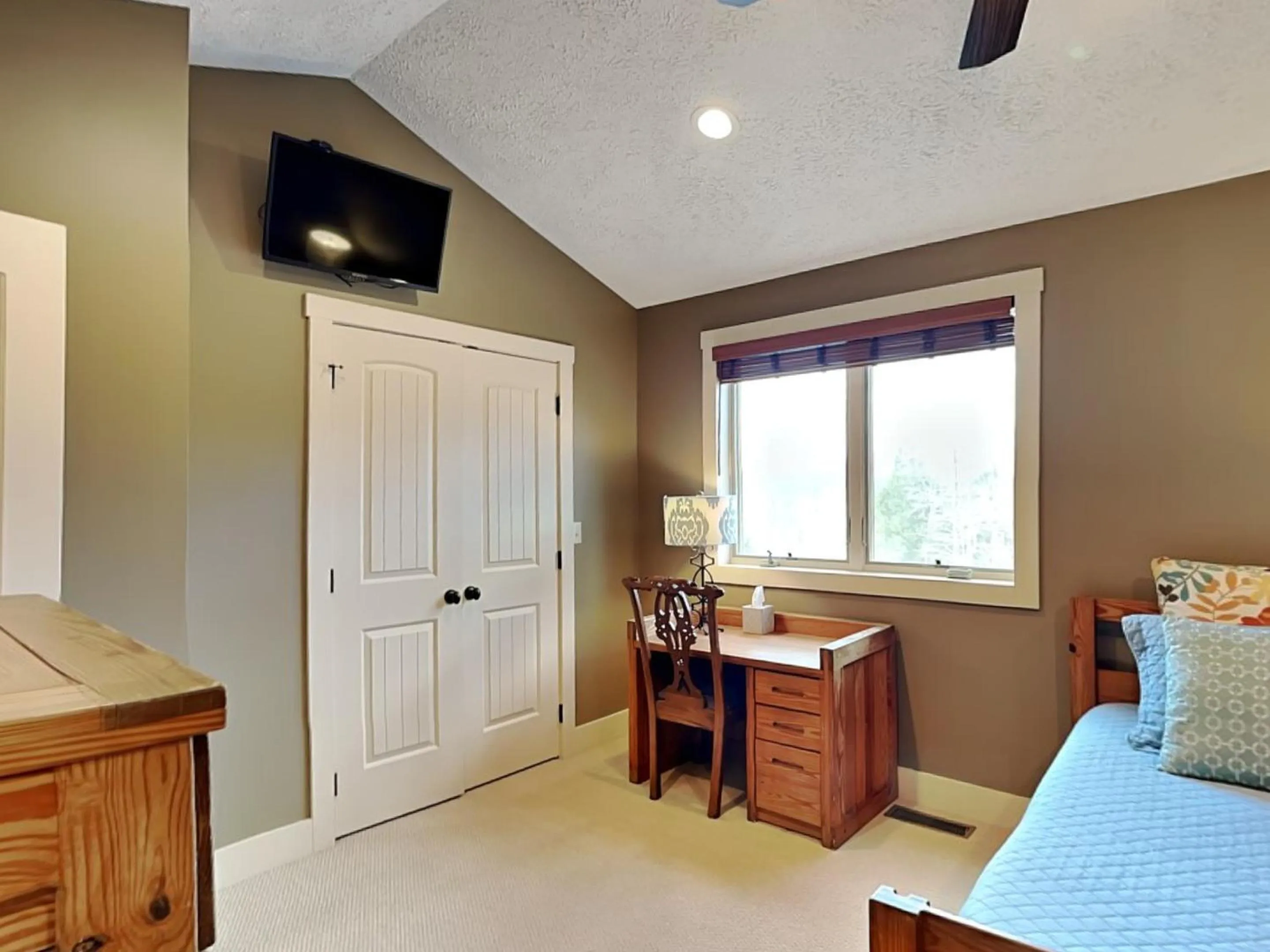 Bed in Valhalla on Mystic Creek