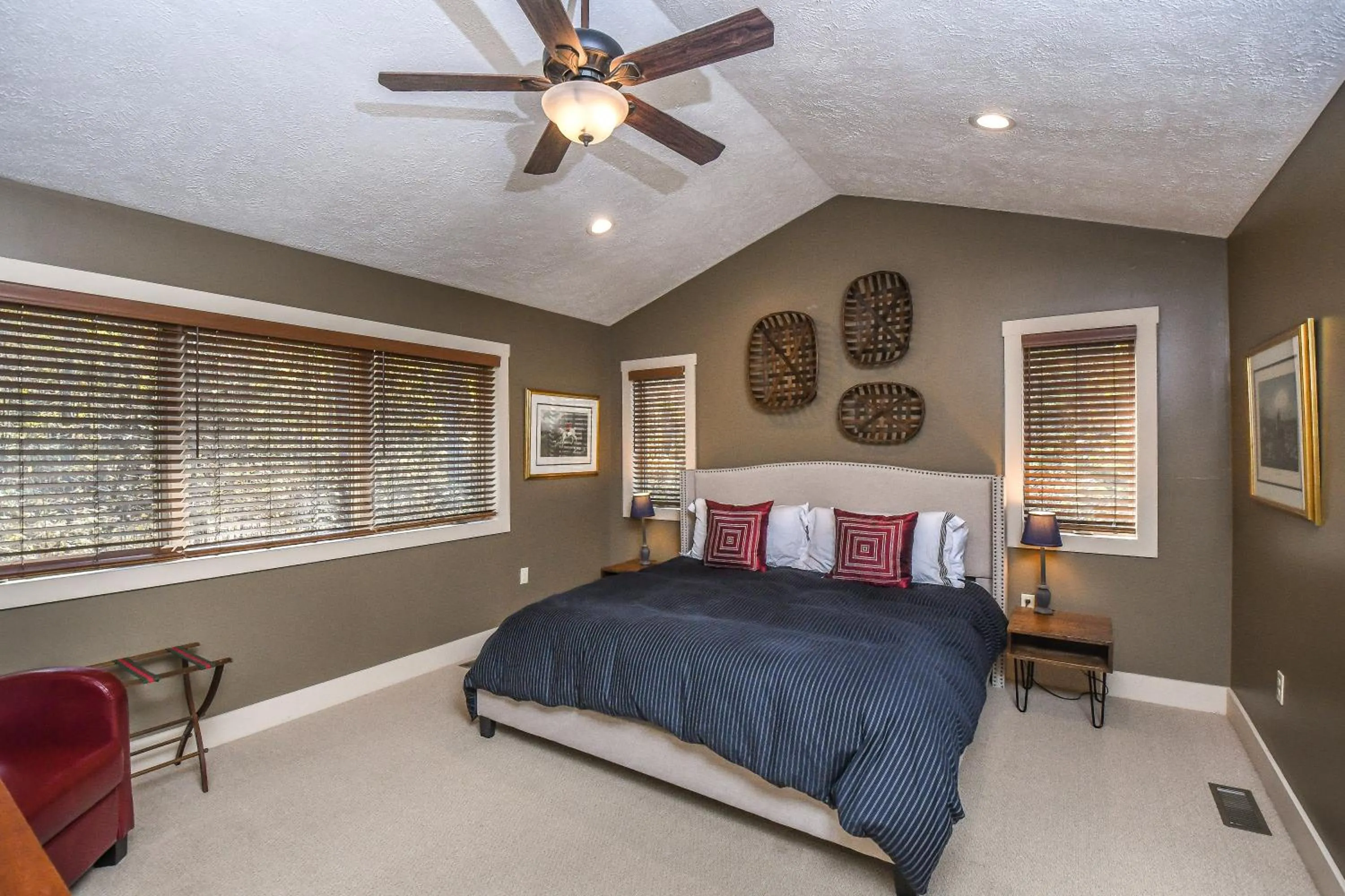 Property building, Bed in Valhalla on Mystic Creek