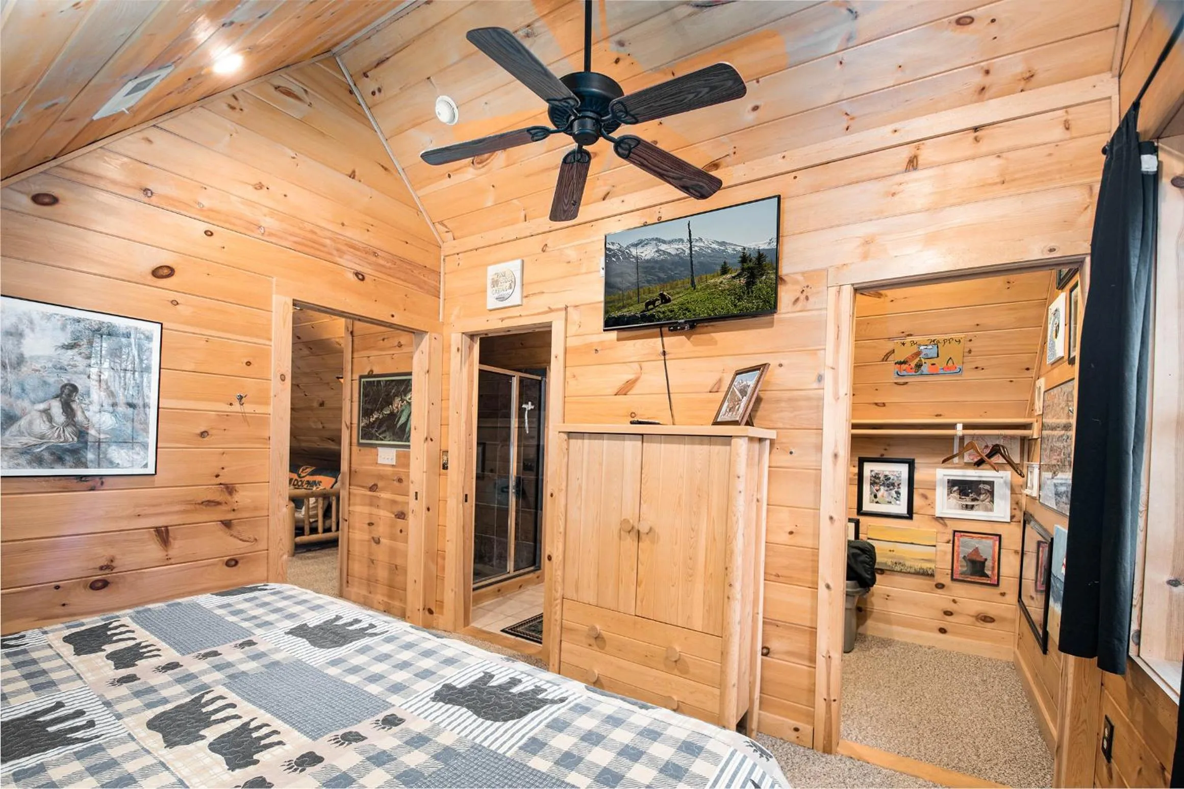 Property building, Bed in The Mountain Airy