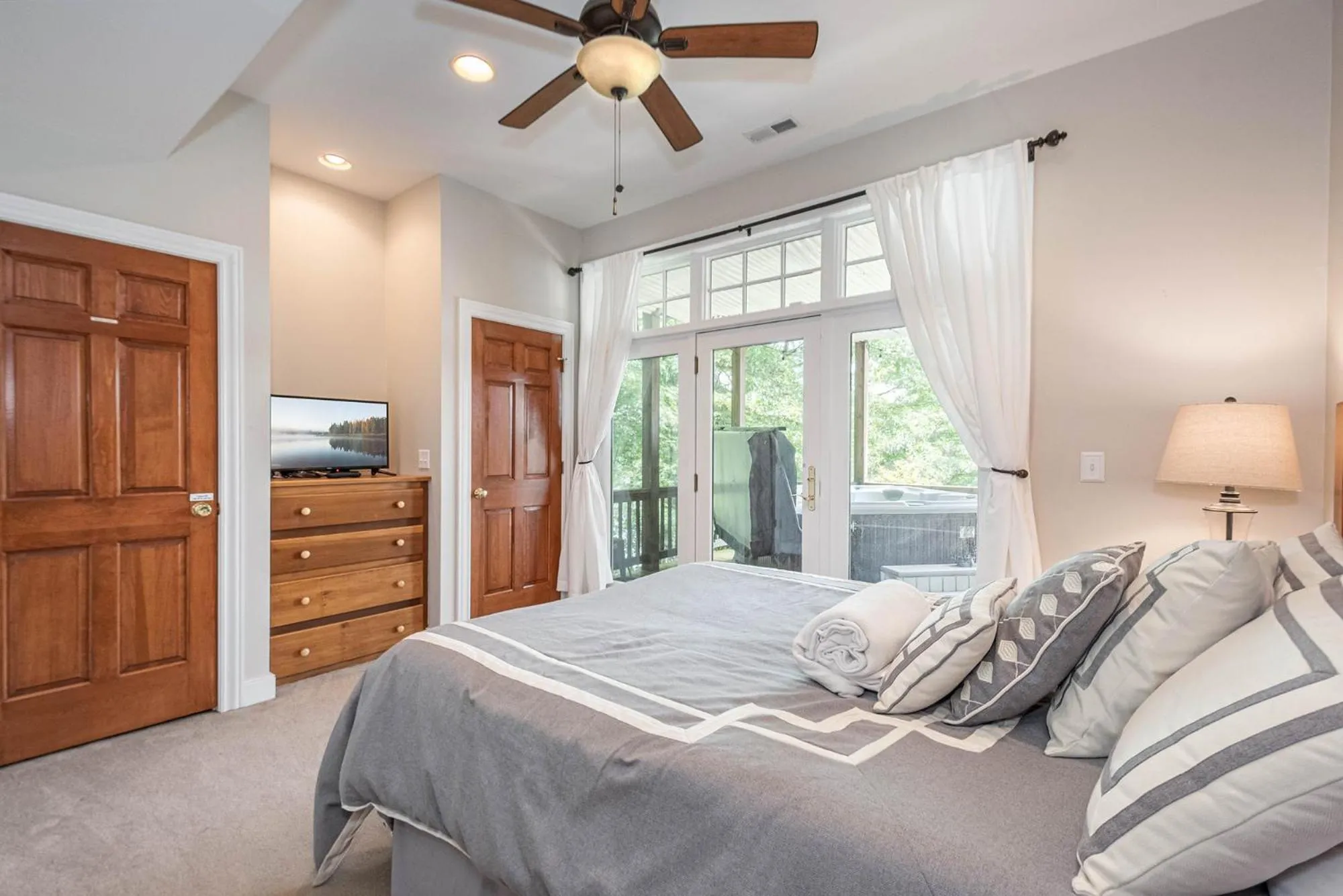 Property building, Bed in Fridays Escape