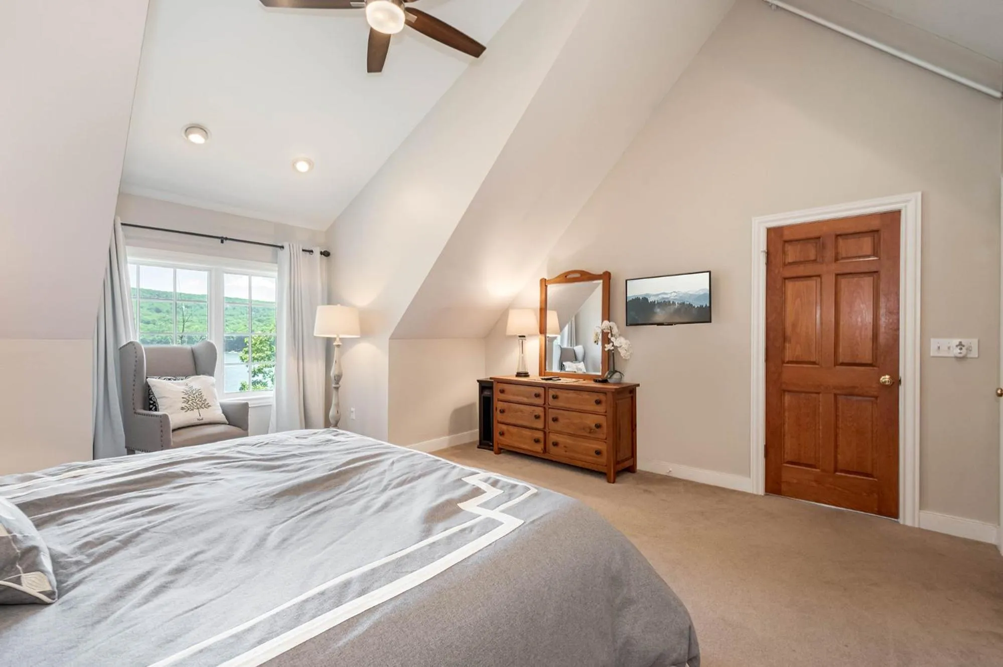 Property building, Bed in Fridays Escape