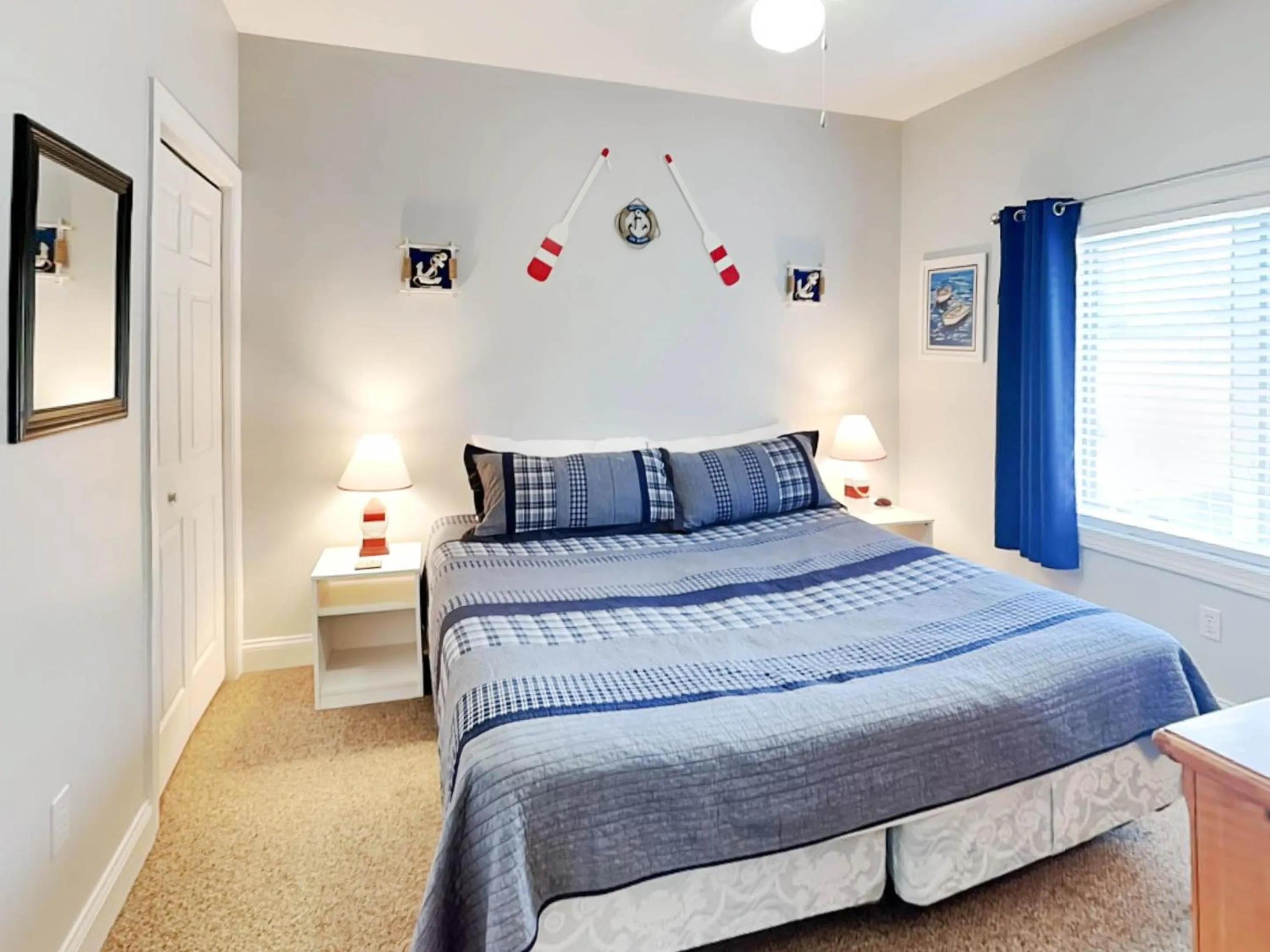 Property building, Bed in Its 5 OClock Somewhere