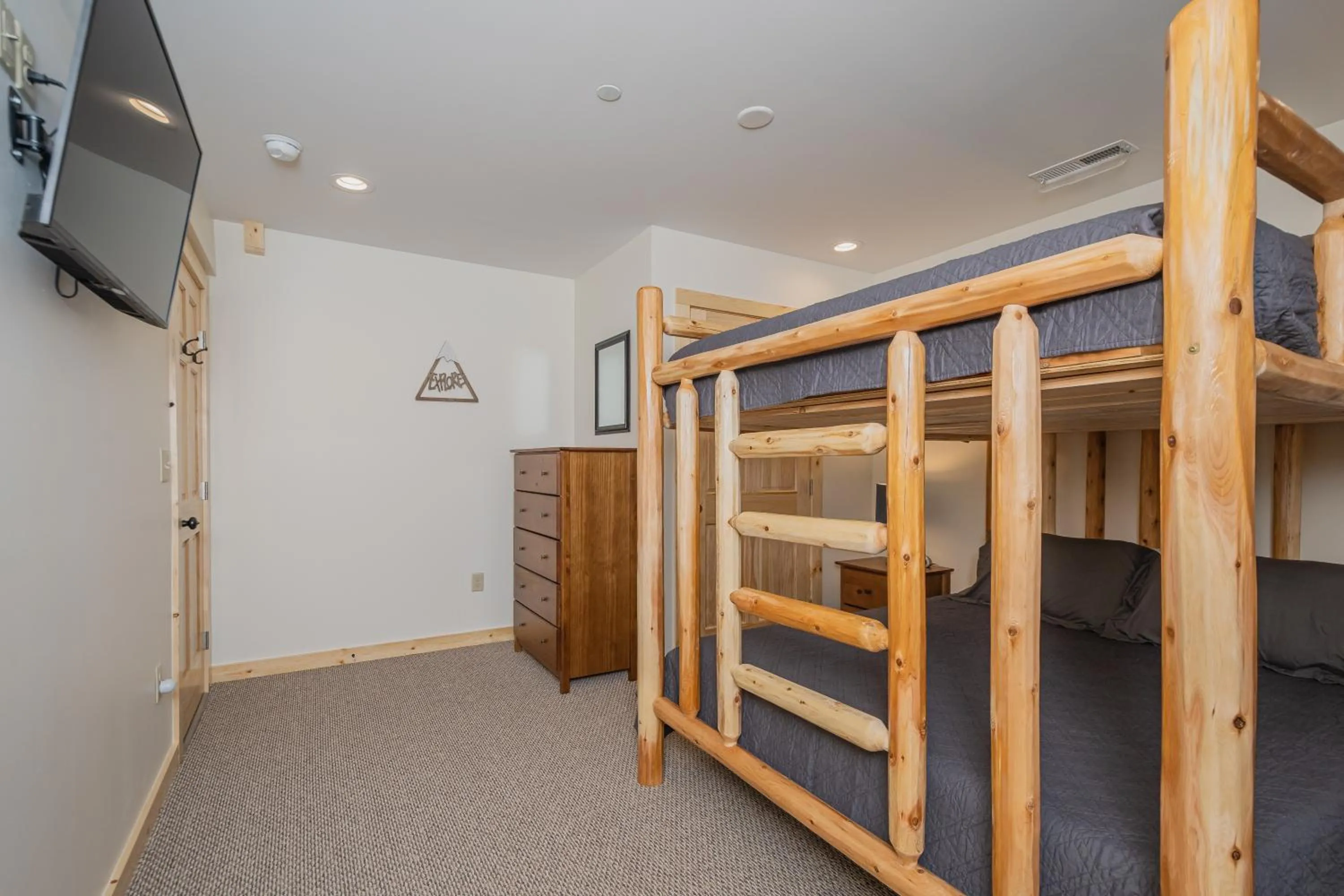Property building, Bed in Wander Inn