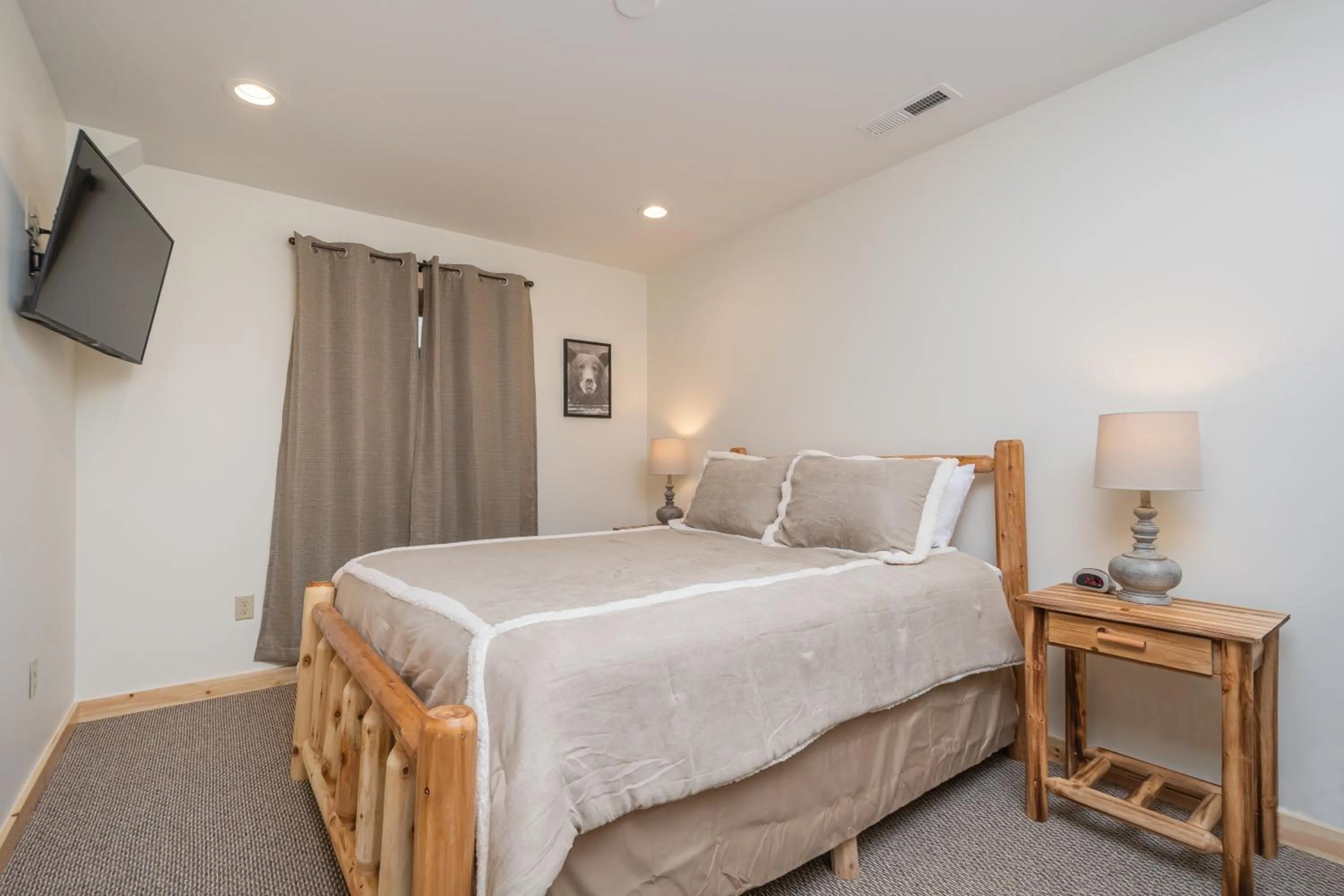 Property building, Bed in Wander Inn