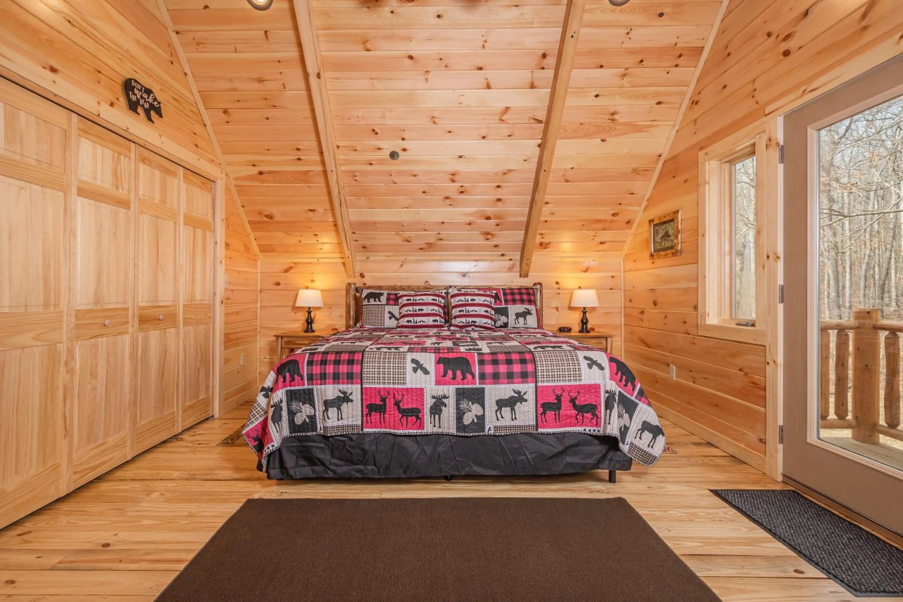 Property building, Bed in Wander Inn