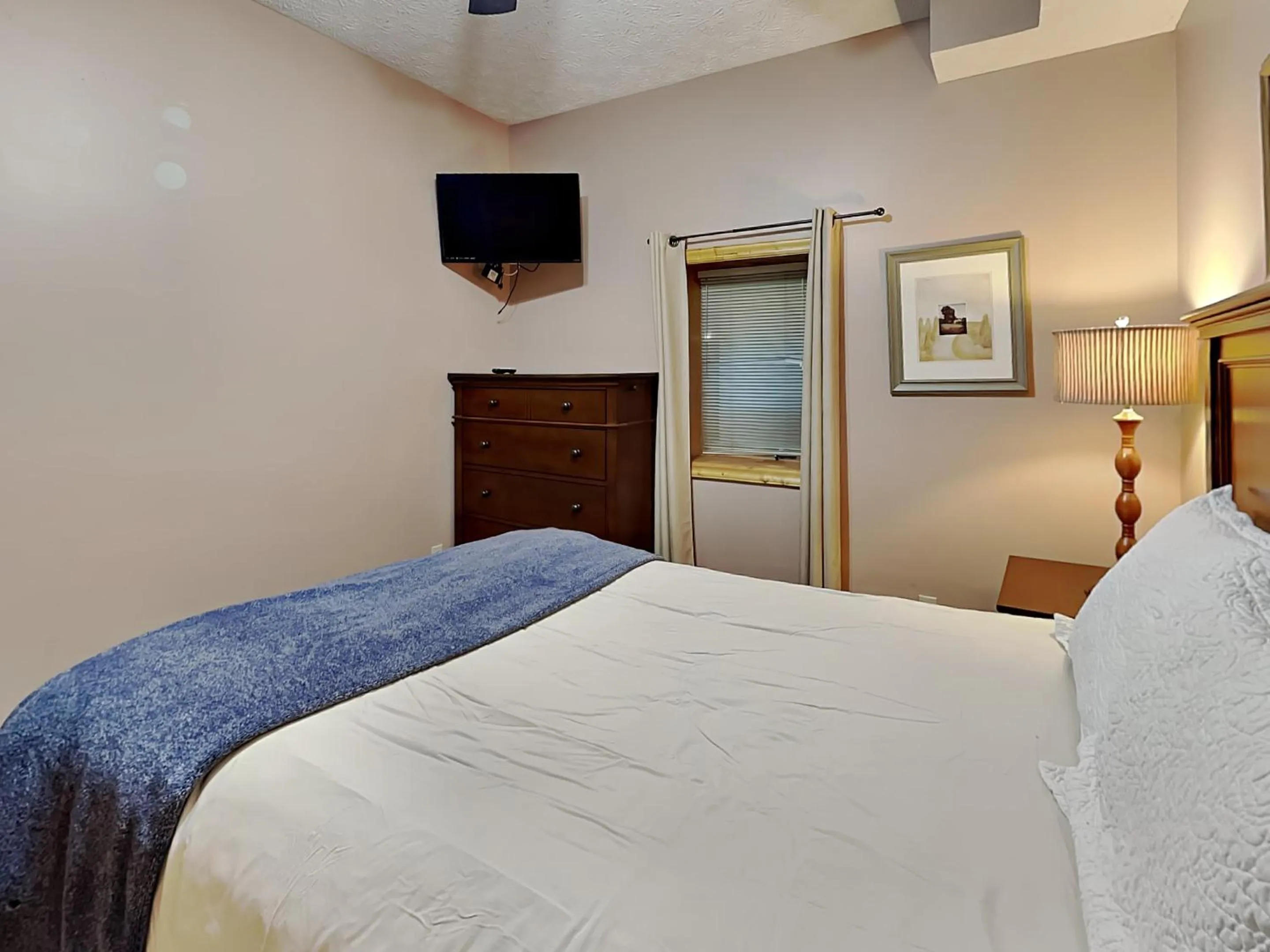 Bed in Celebration at Deep Creek