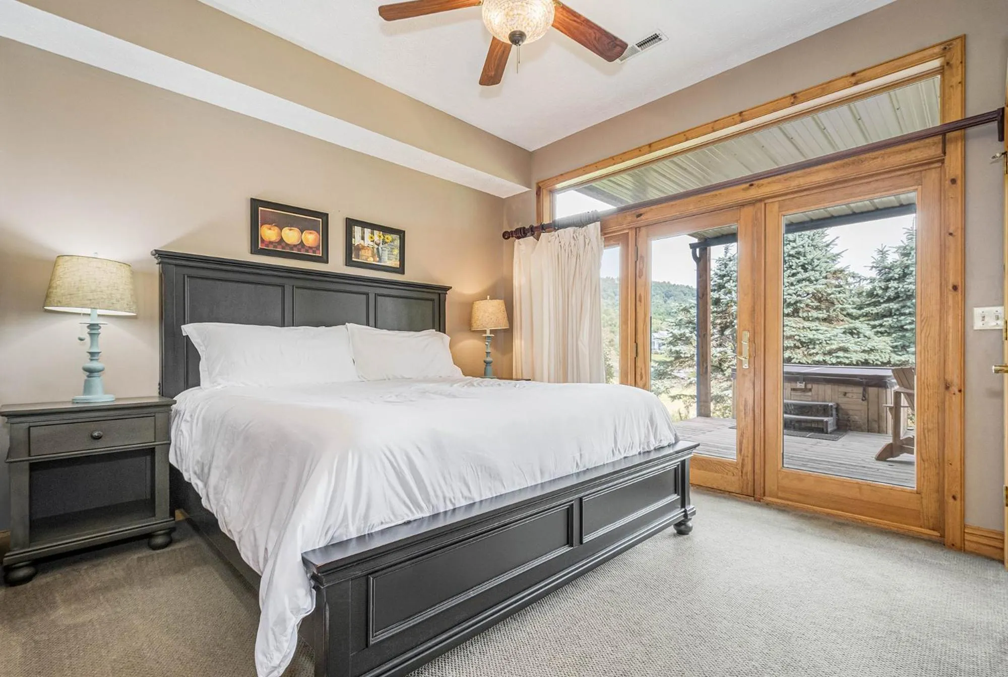 Property building, Bed in Celebration at Deep Creek