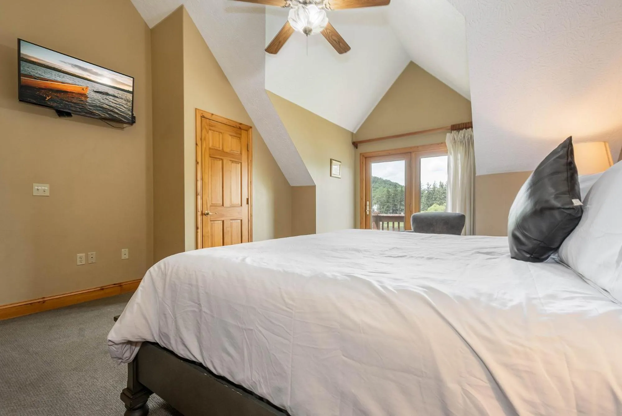 Property building, Bed in Celebration at Deep Creek