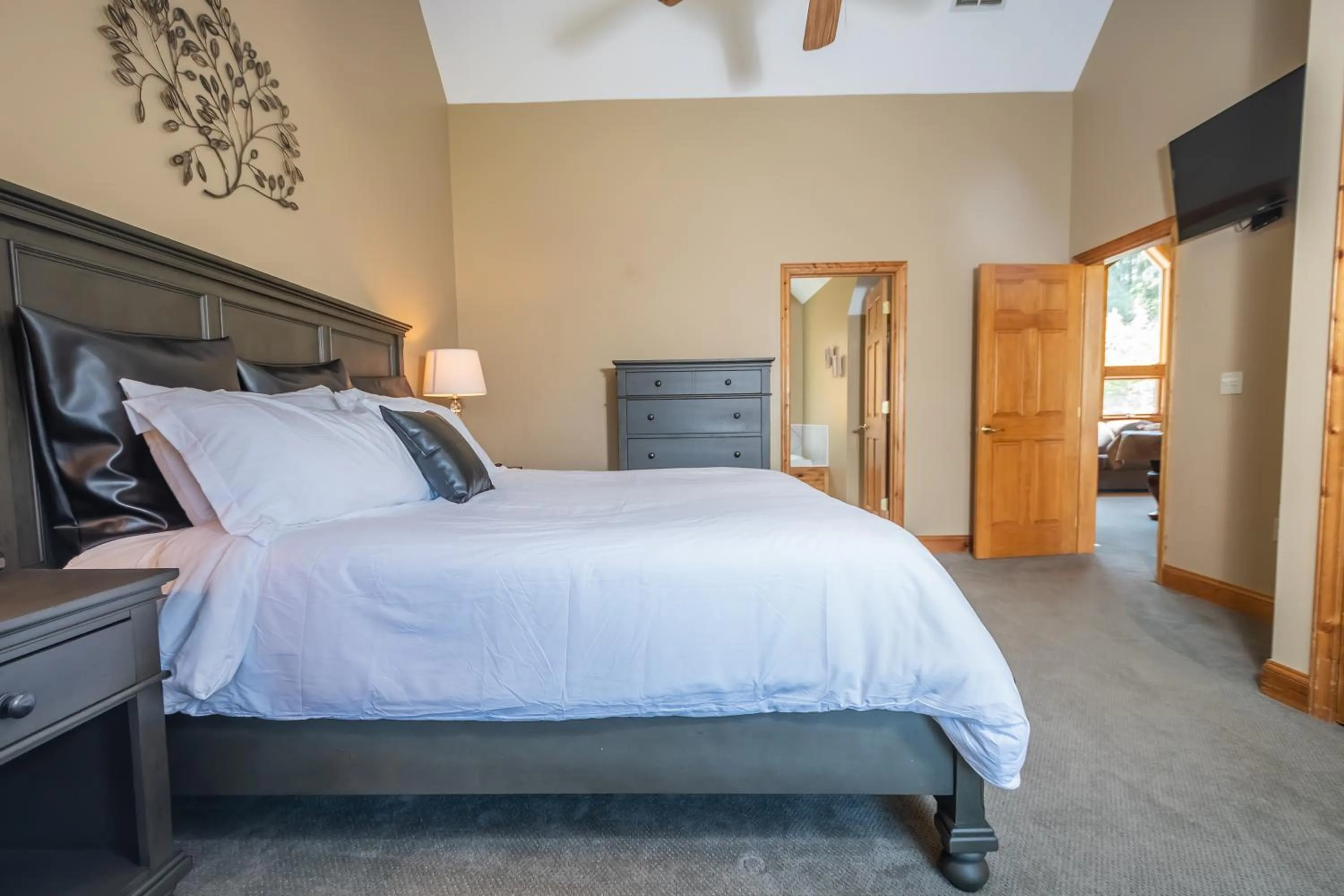 Property building, Bed in Celebration at Deep Creek