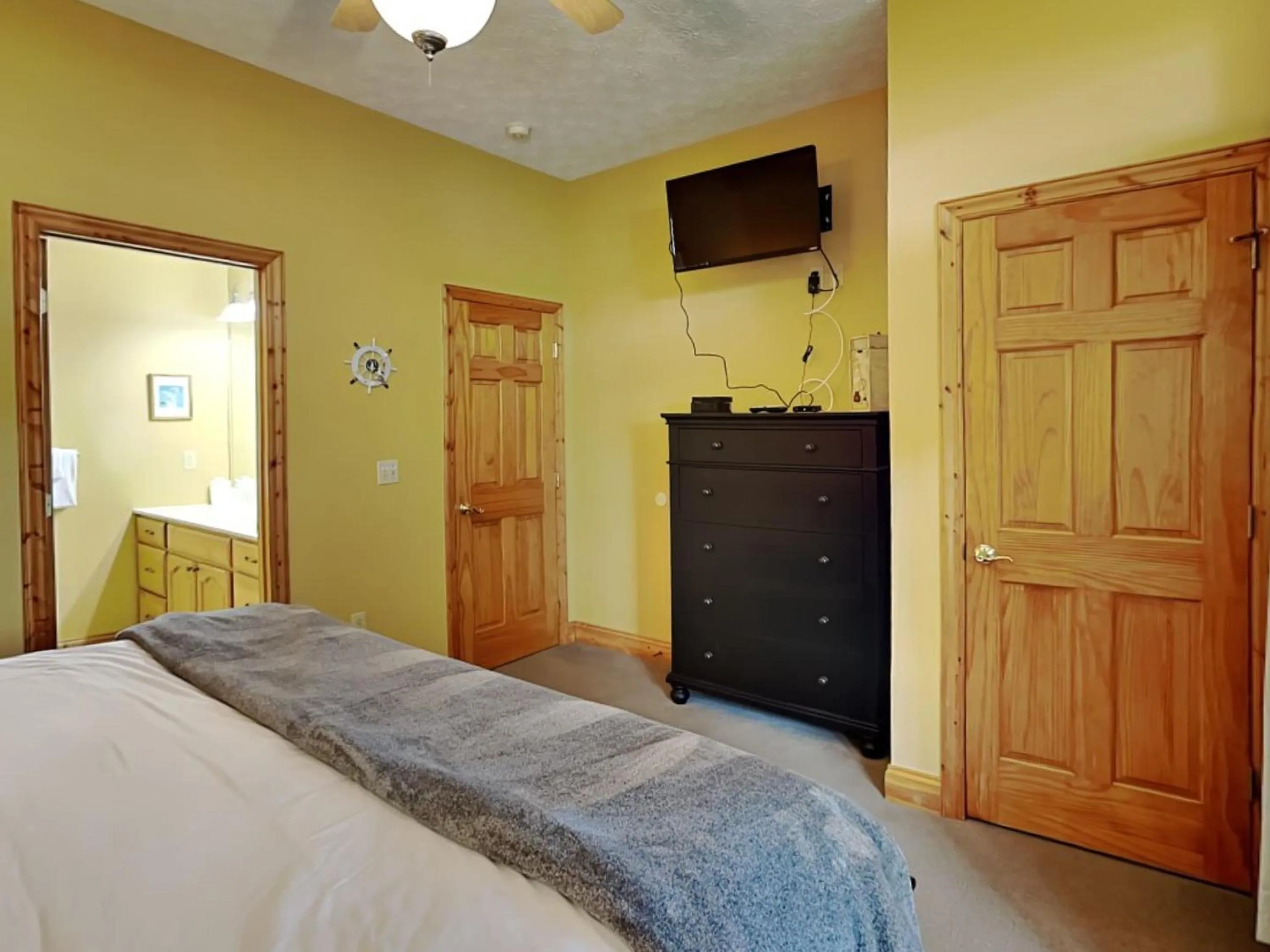 Bed in Celebration at Deep Creek